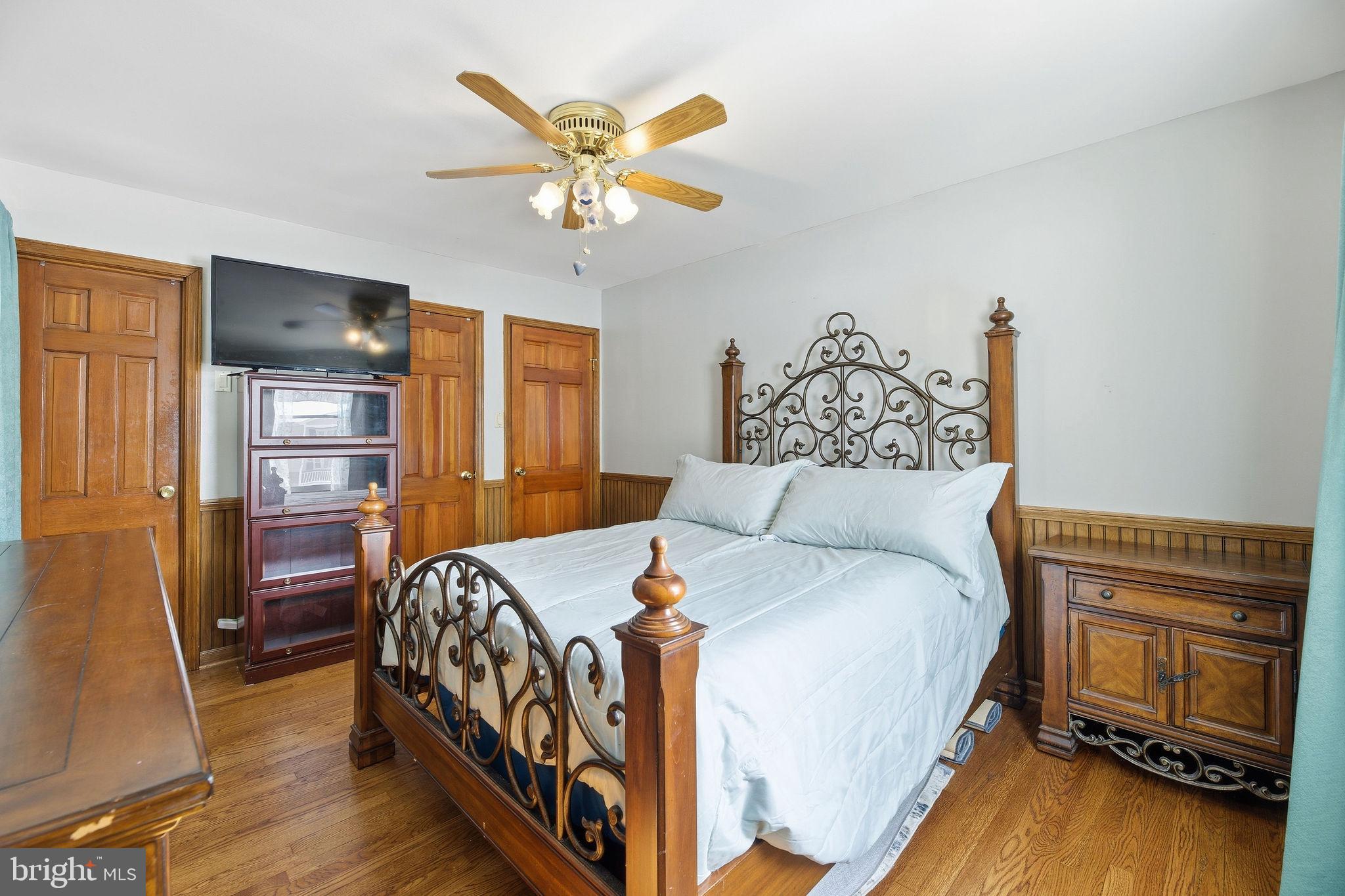 WARRLINDA VILLAGE - Residential