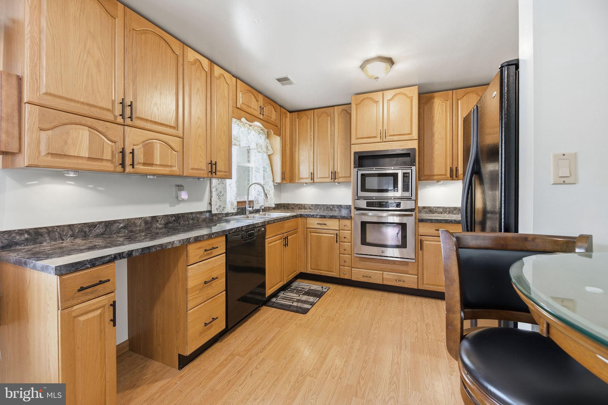 WARRLINDA VILLAGE - Residential