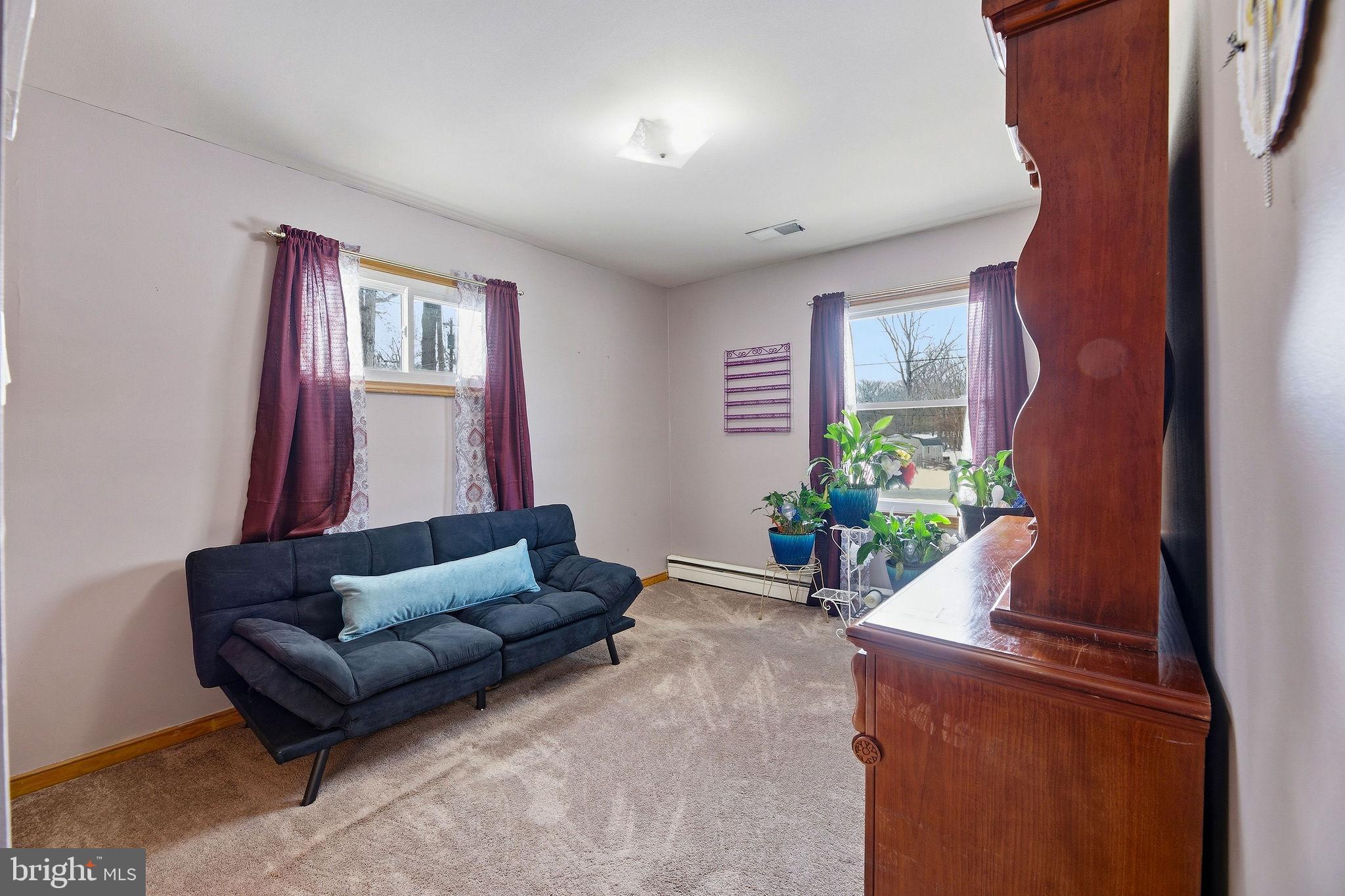 WARRLINDA VILLAGE - Residential