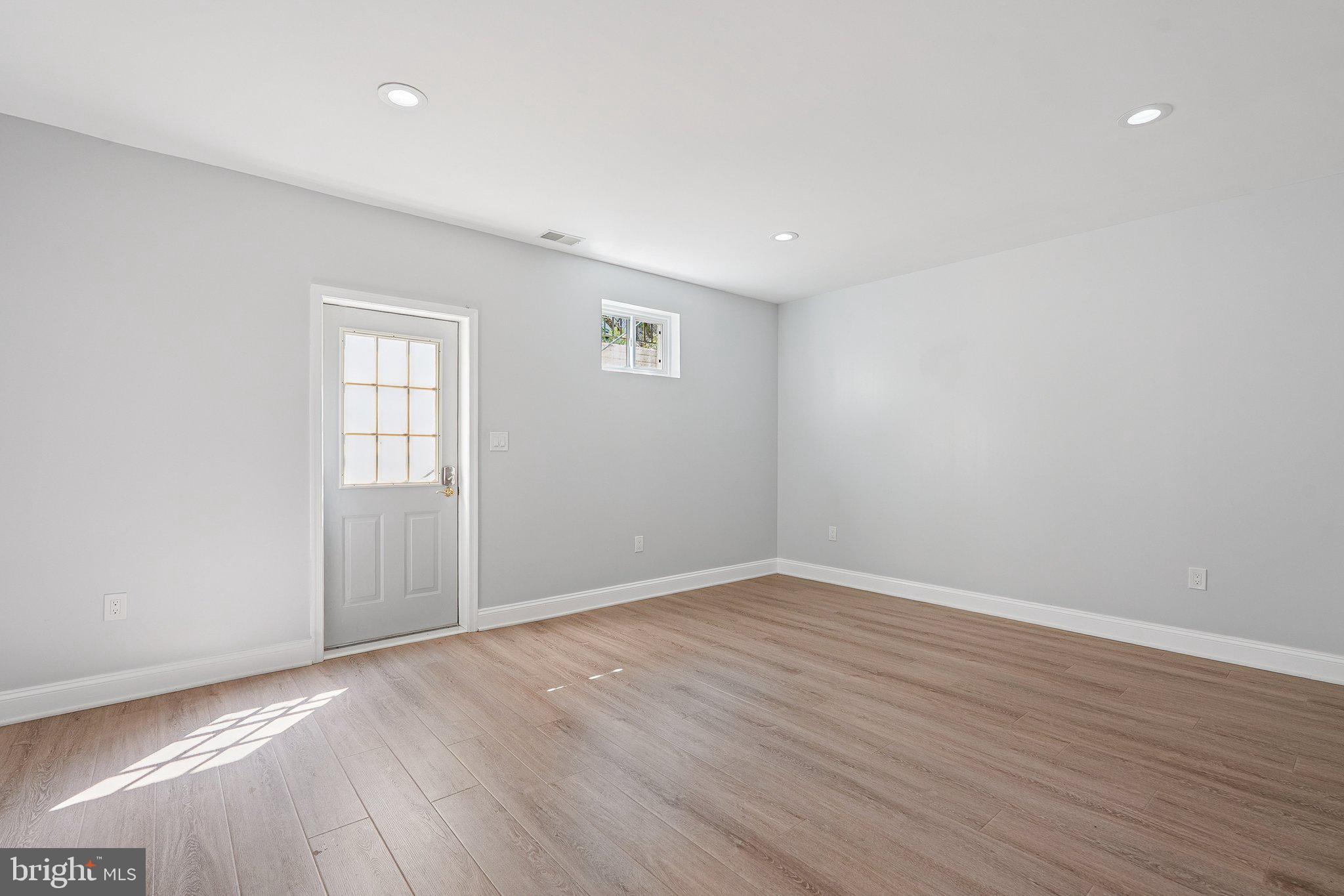 POTOMAC REGENCY - Residential