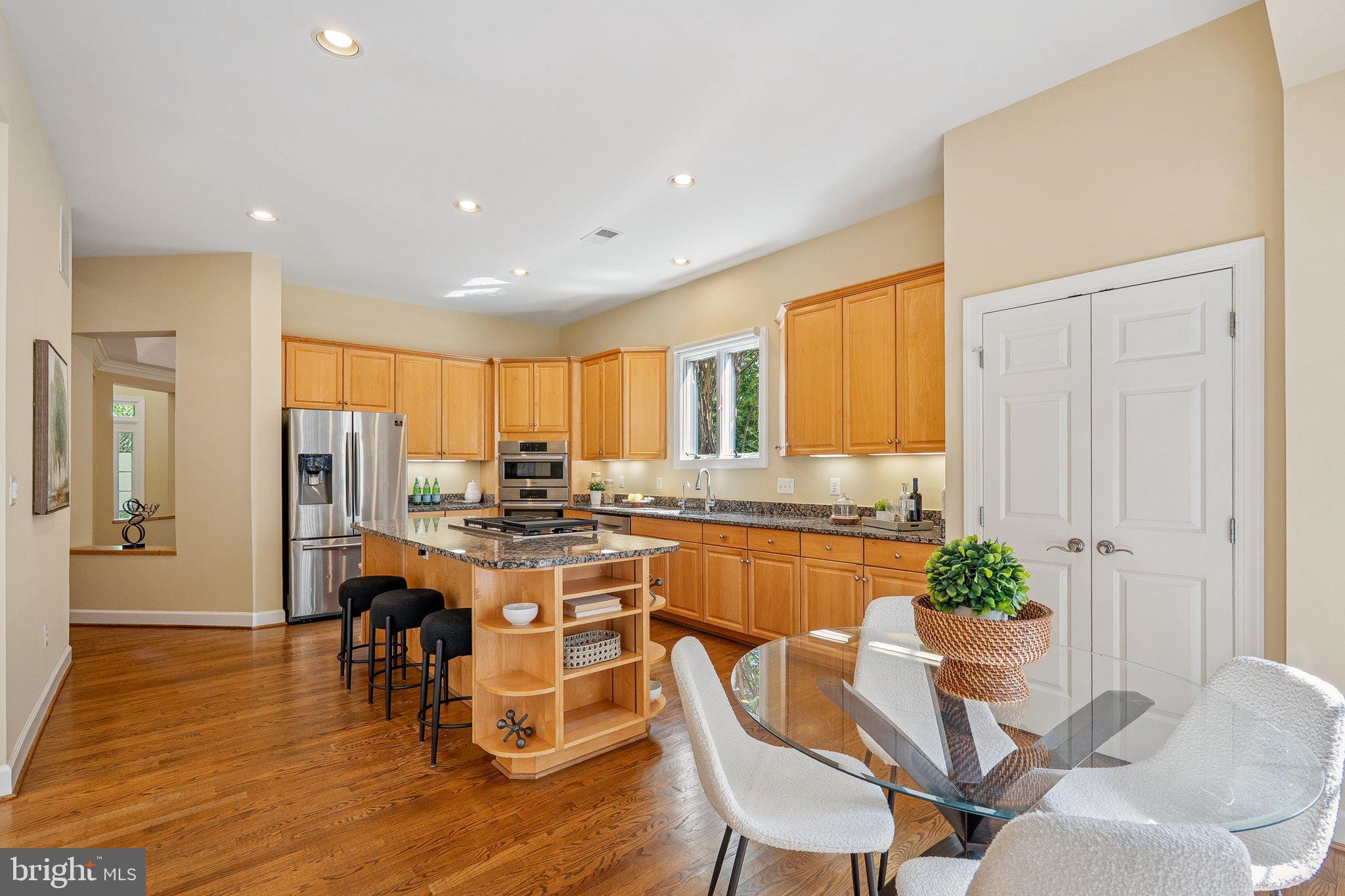 POTOMAC REGENCY - Residential