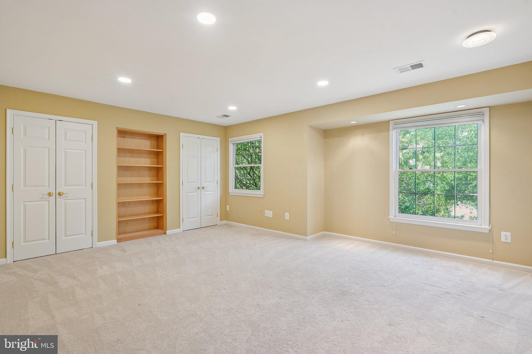 POTOMAC REGENCY - Residential