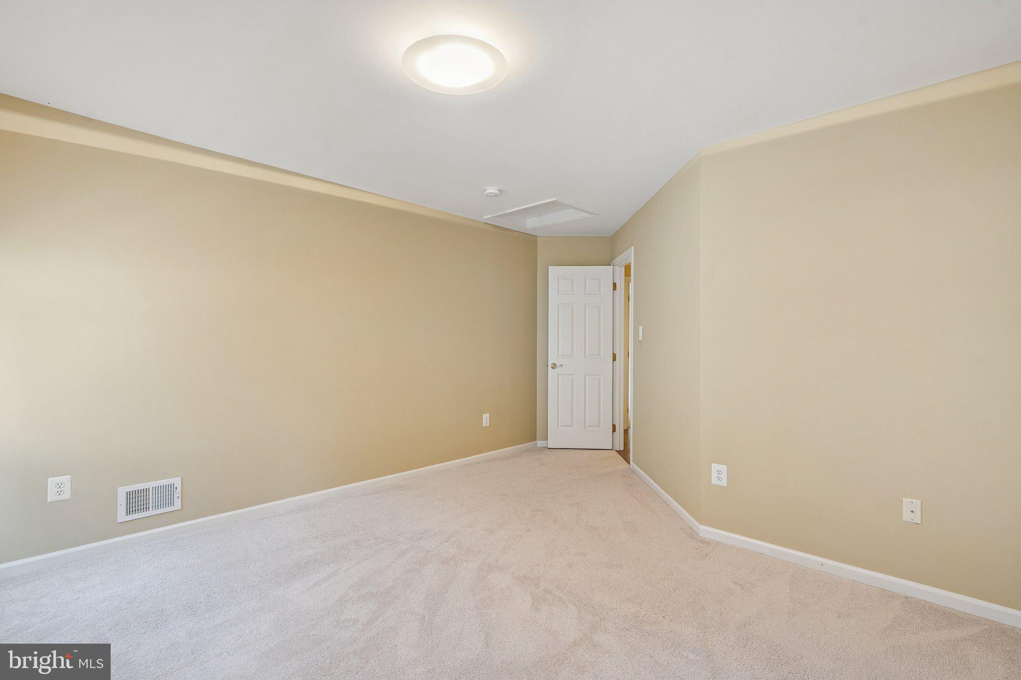 POTOMAC REGENCY - Residential