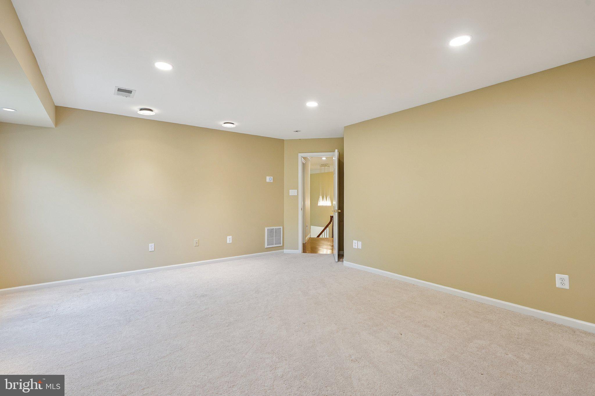 POTOMAC REGENCY - Residential