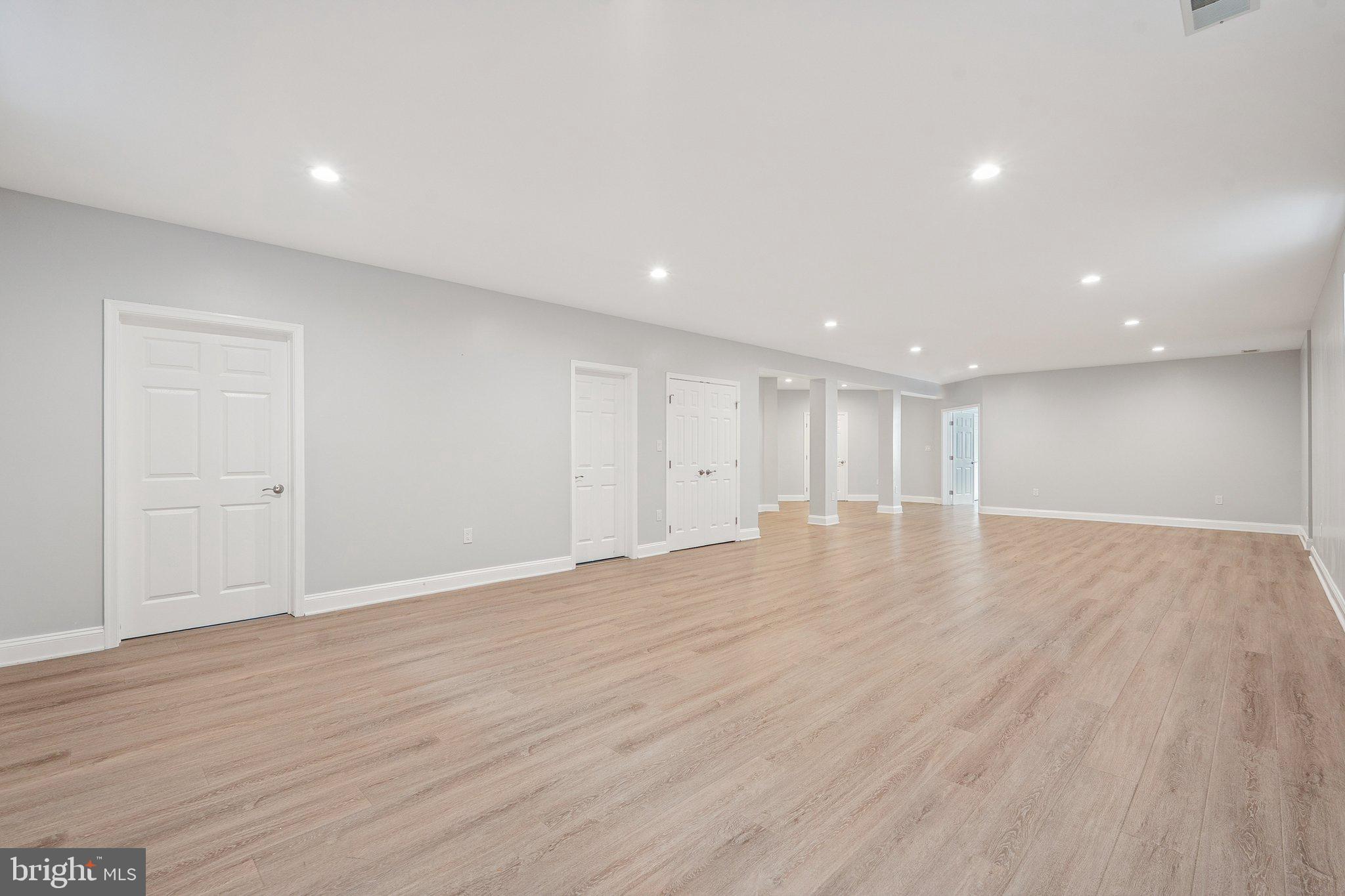 POTOMAC REGENCY - Residential