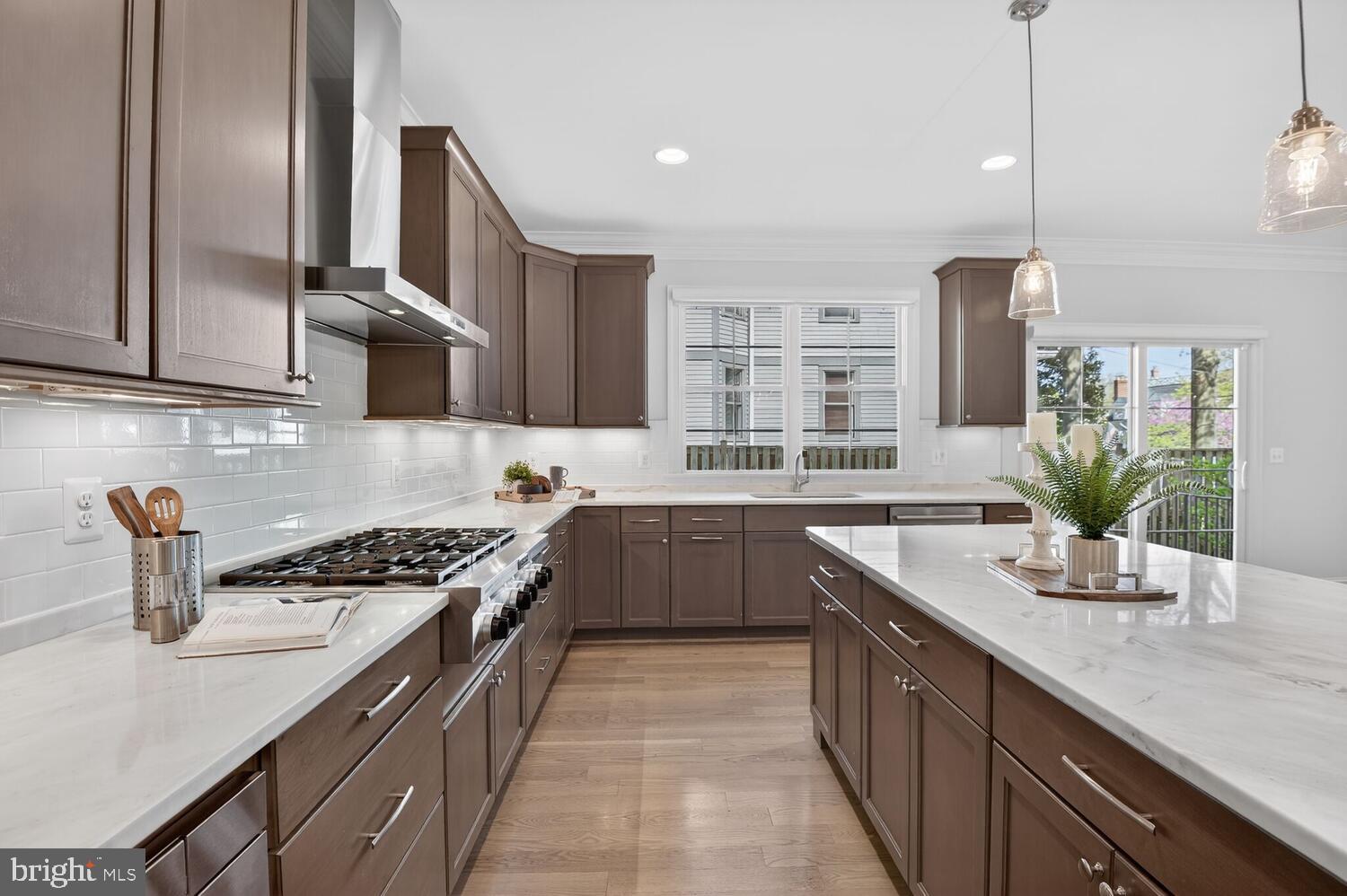 LEE HEIGHTS - Residential