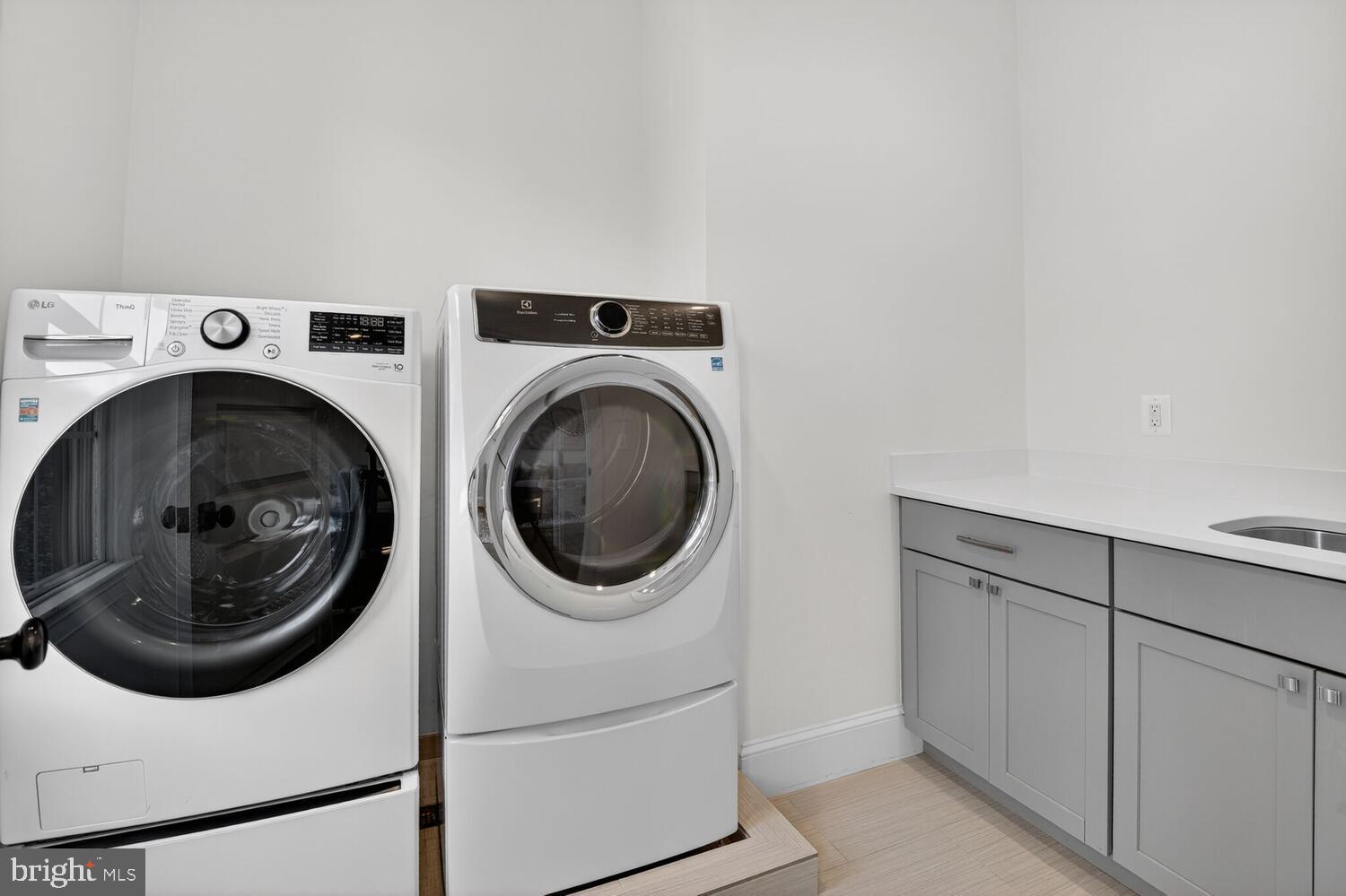 LEE HEIGHTS - Residential