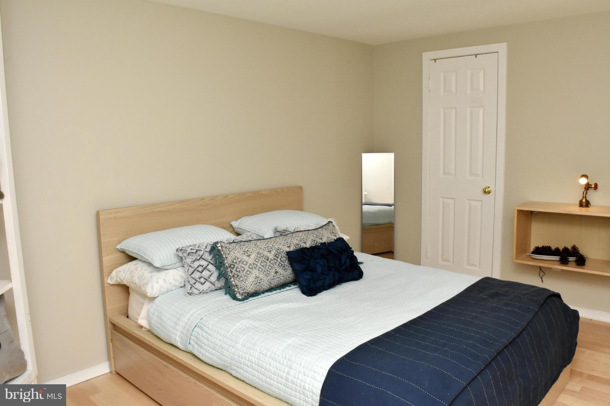 CHRISTOPHER COURT - Residential