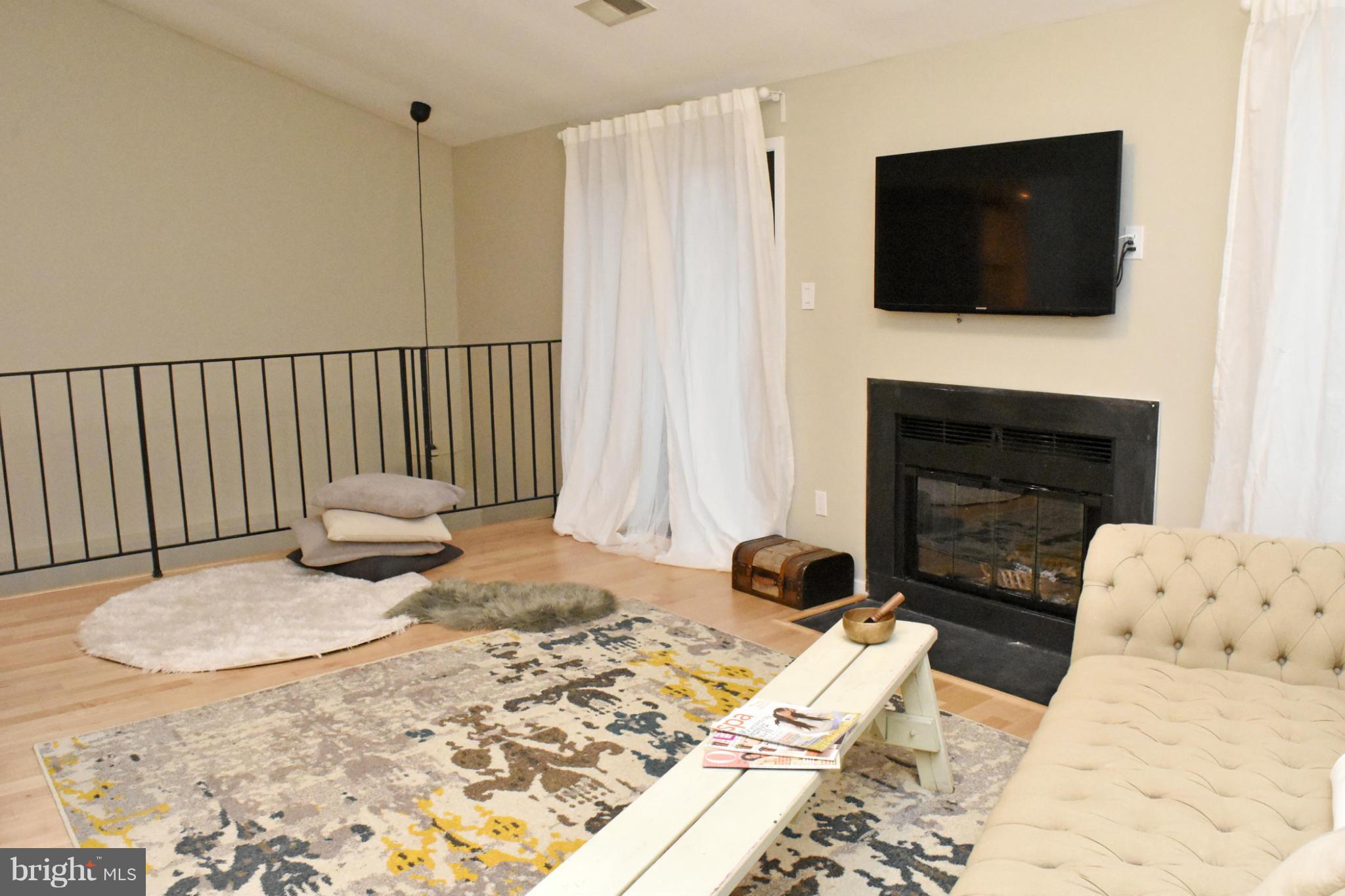 CHRISTOPHER COURT - Residential