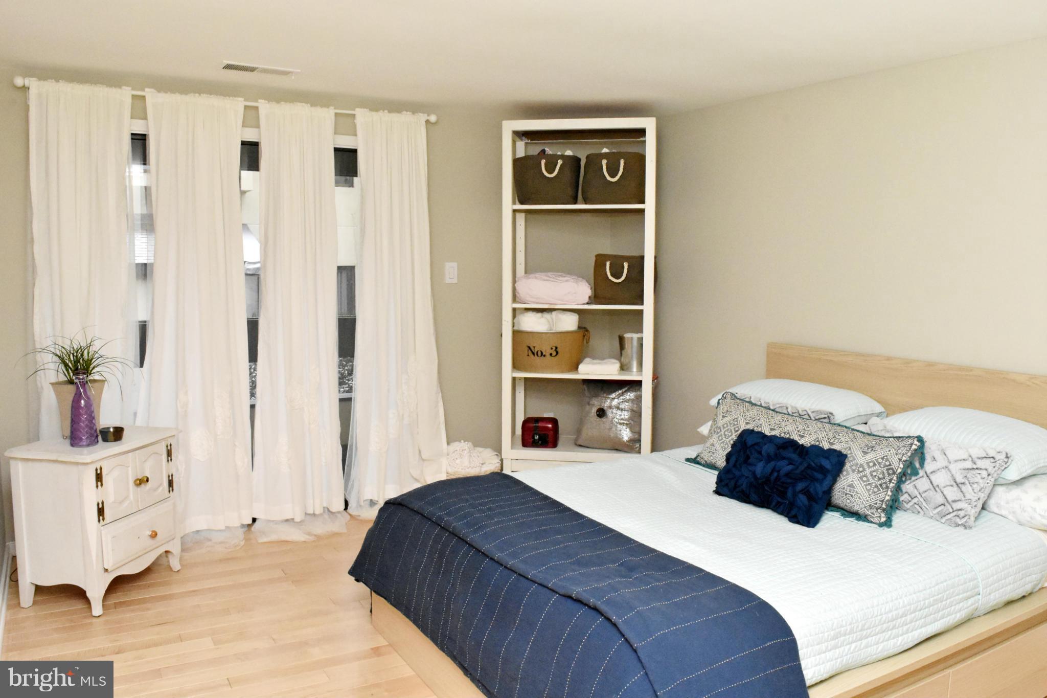 CHRISTOPHER COURT - Residential