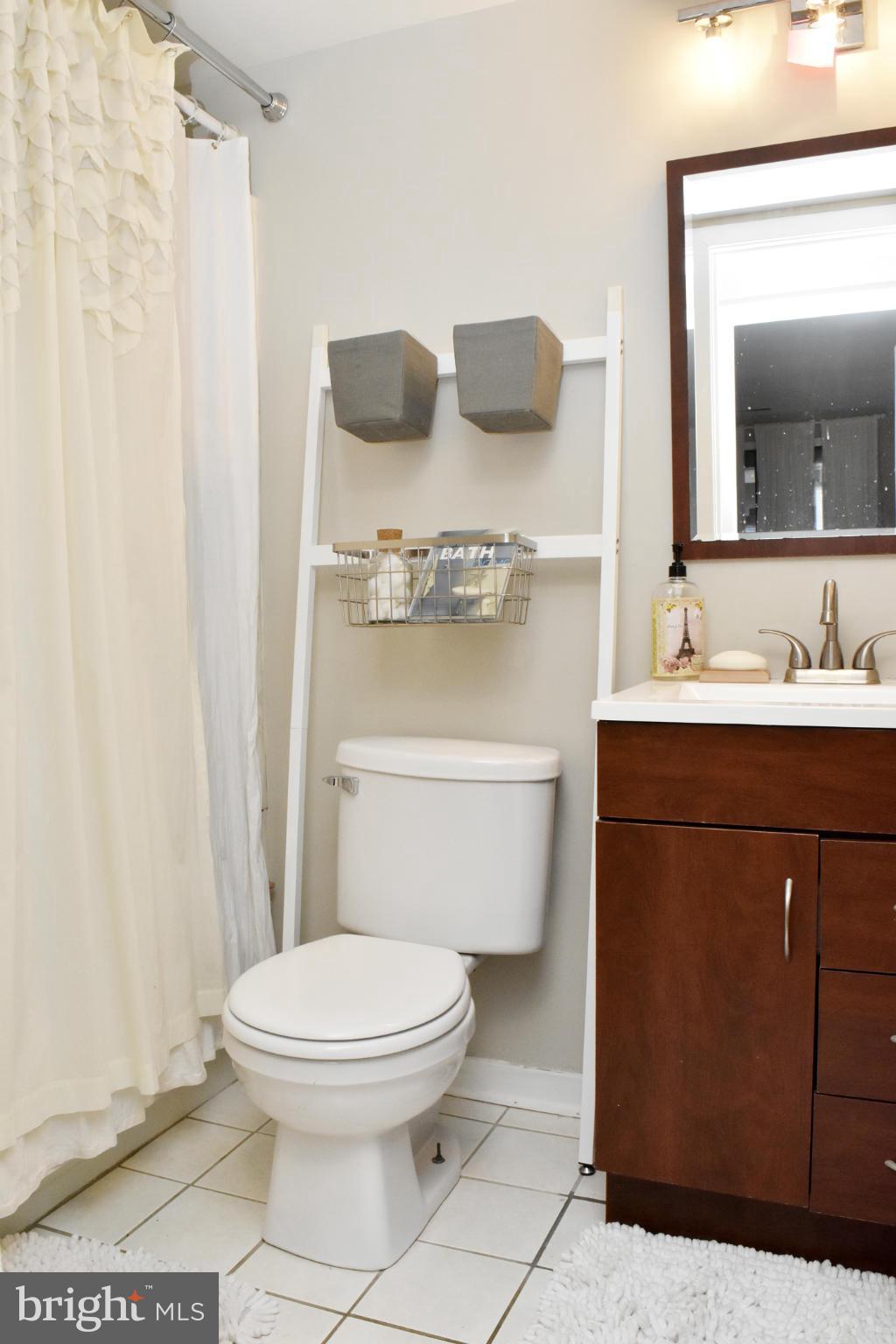 CHRISTOPHER COURT - Residential