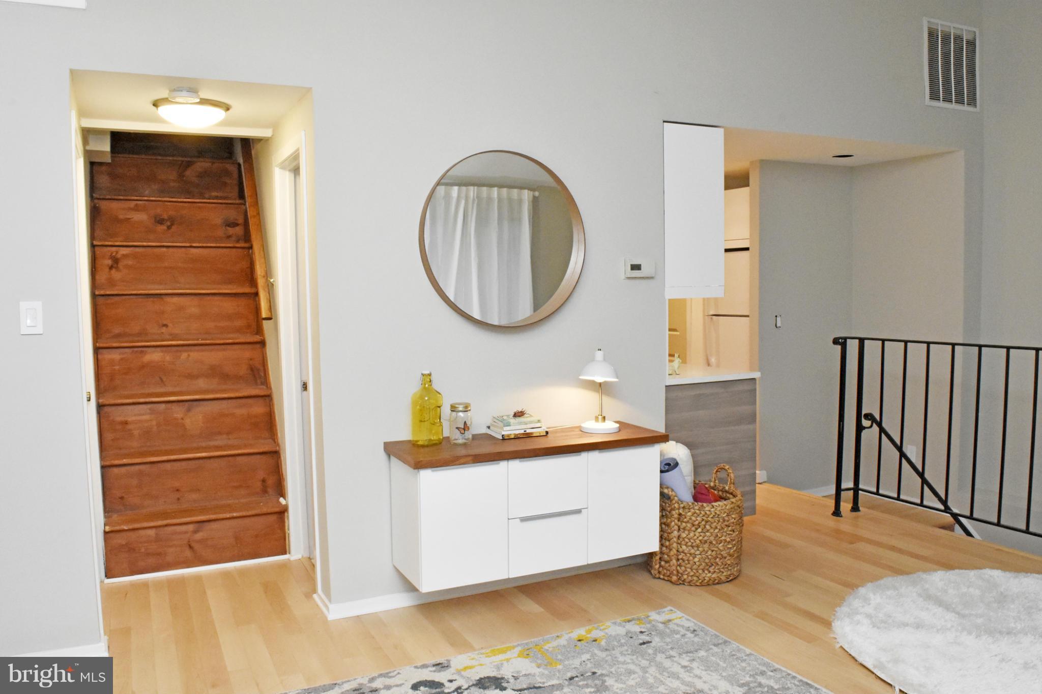 CHRISTOPHER COURT - Residential