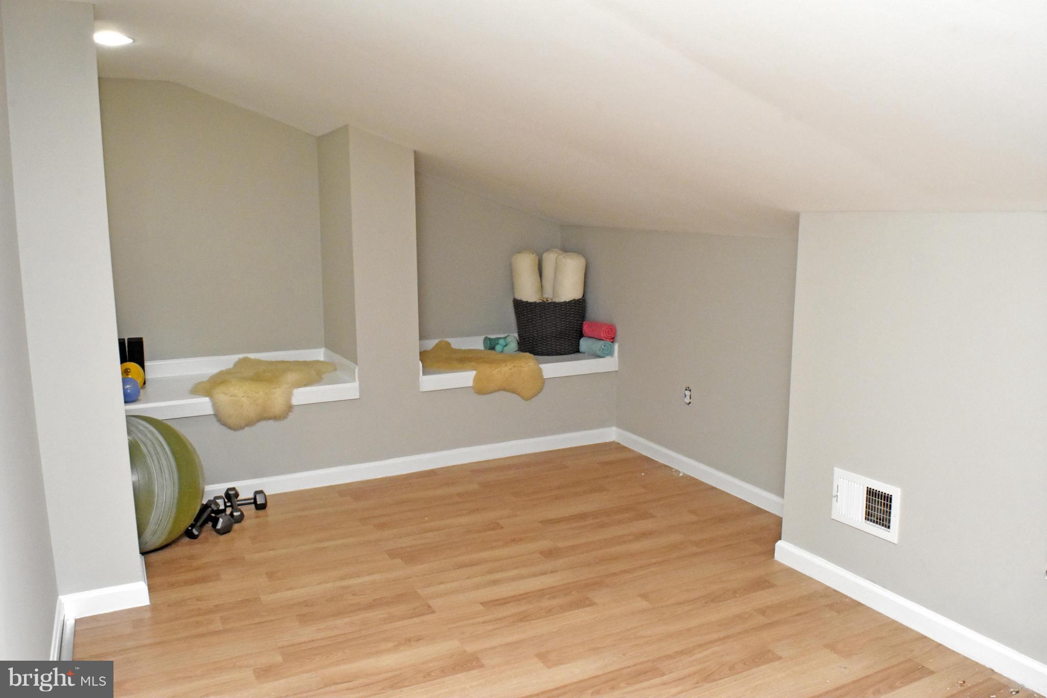 CHRISTOPHER COURT - Residential