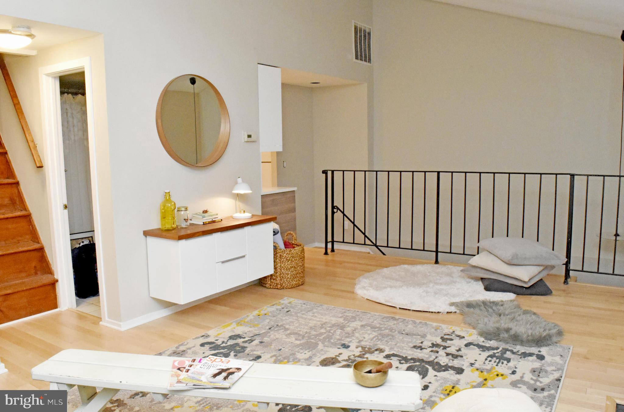 CHRISTOPHER COURT - Residential