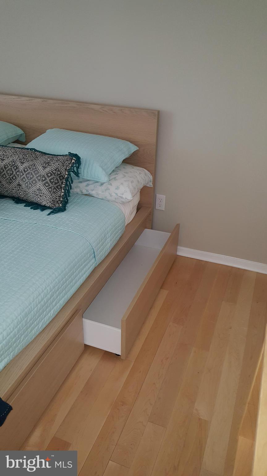 CHRISTOPHER COURT - Residential