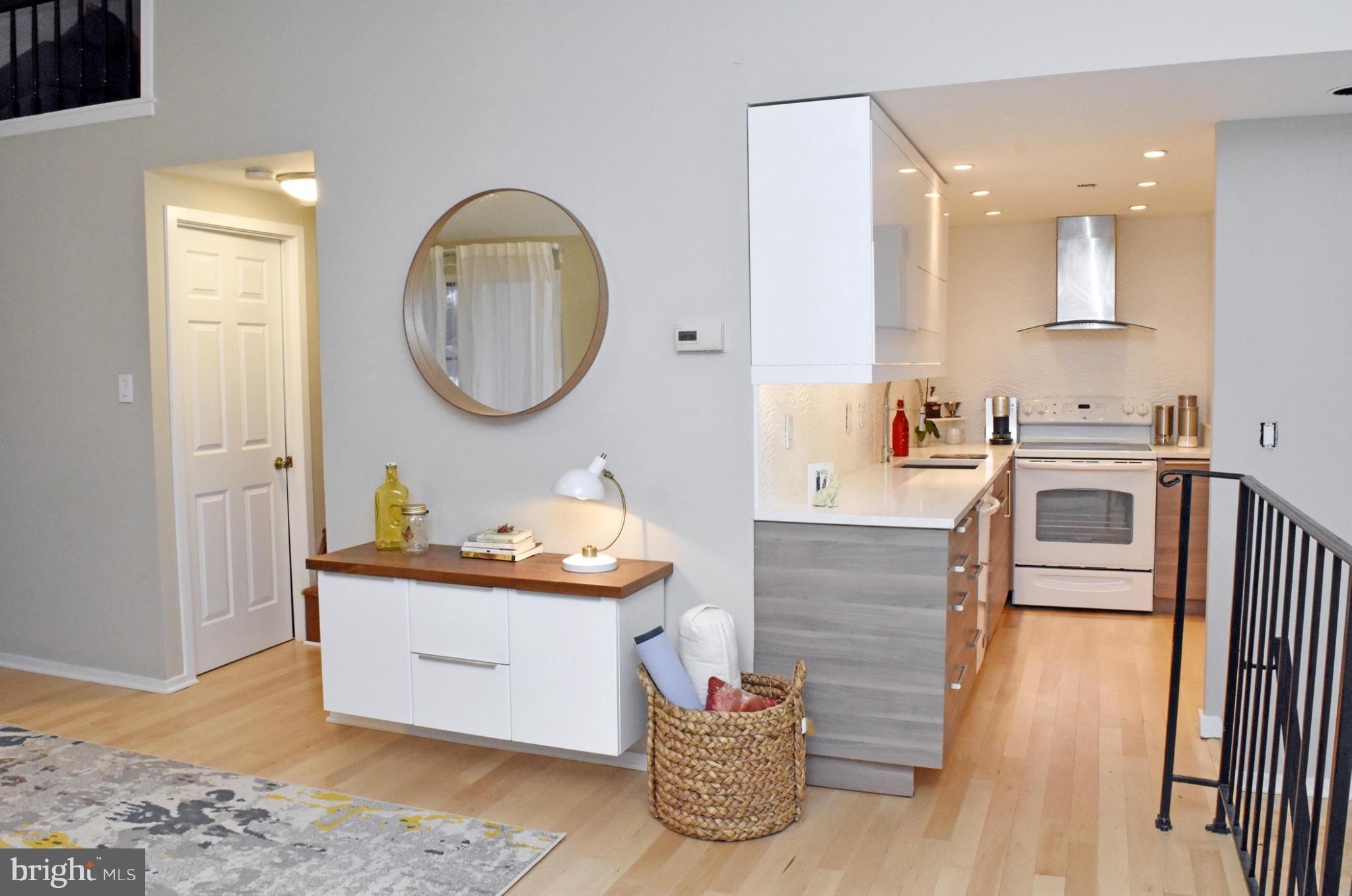 CHRISTOPHER COURT - Residential