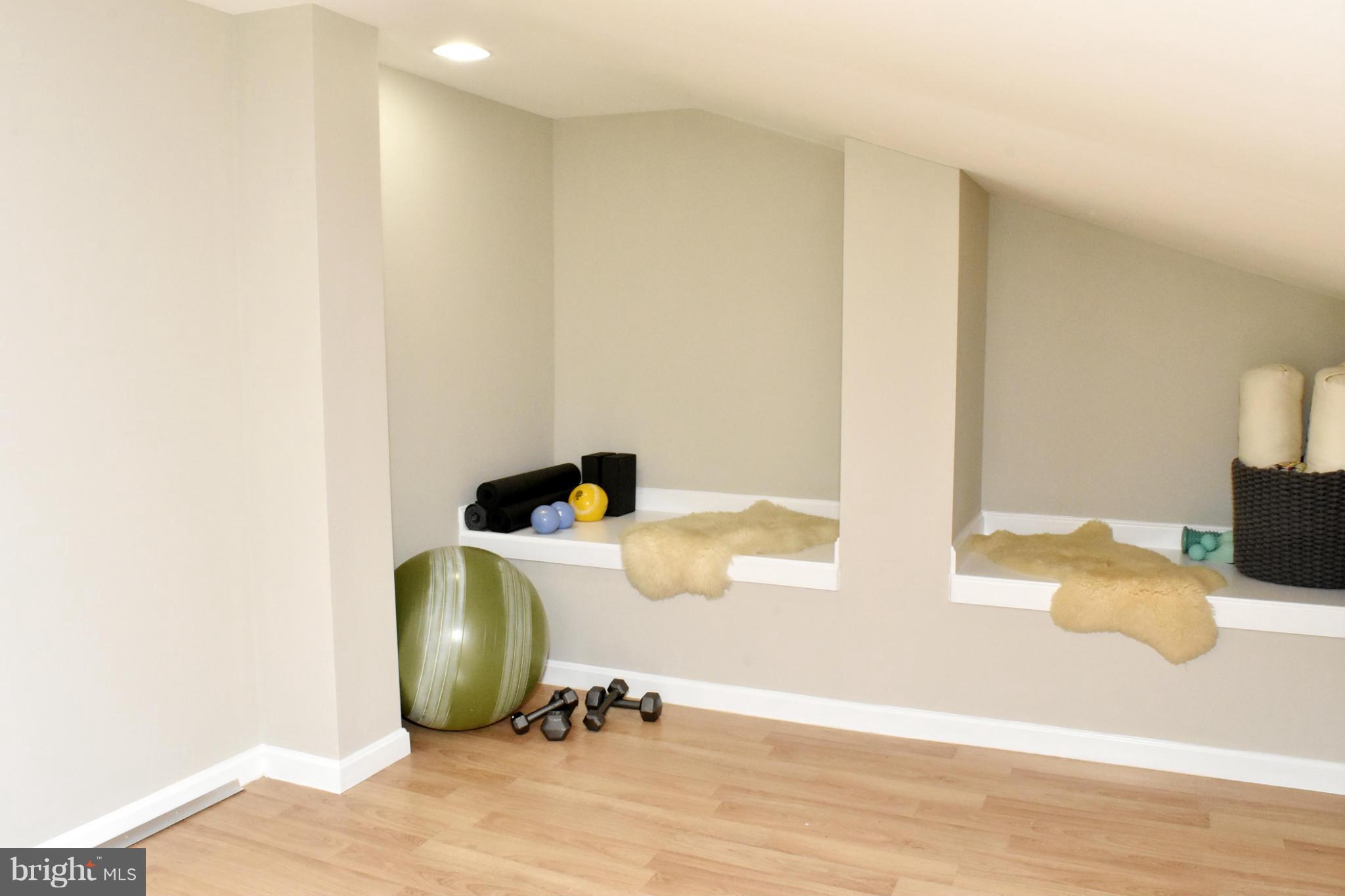 CHRISTOPHER COURT - Residential