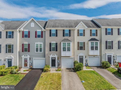 Townhouse For Sale - 194 Norwood Drive<br/> FALLING WATERS, WV 25419