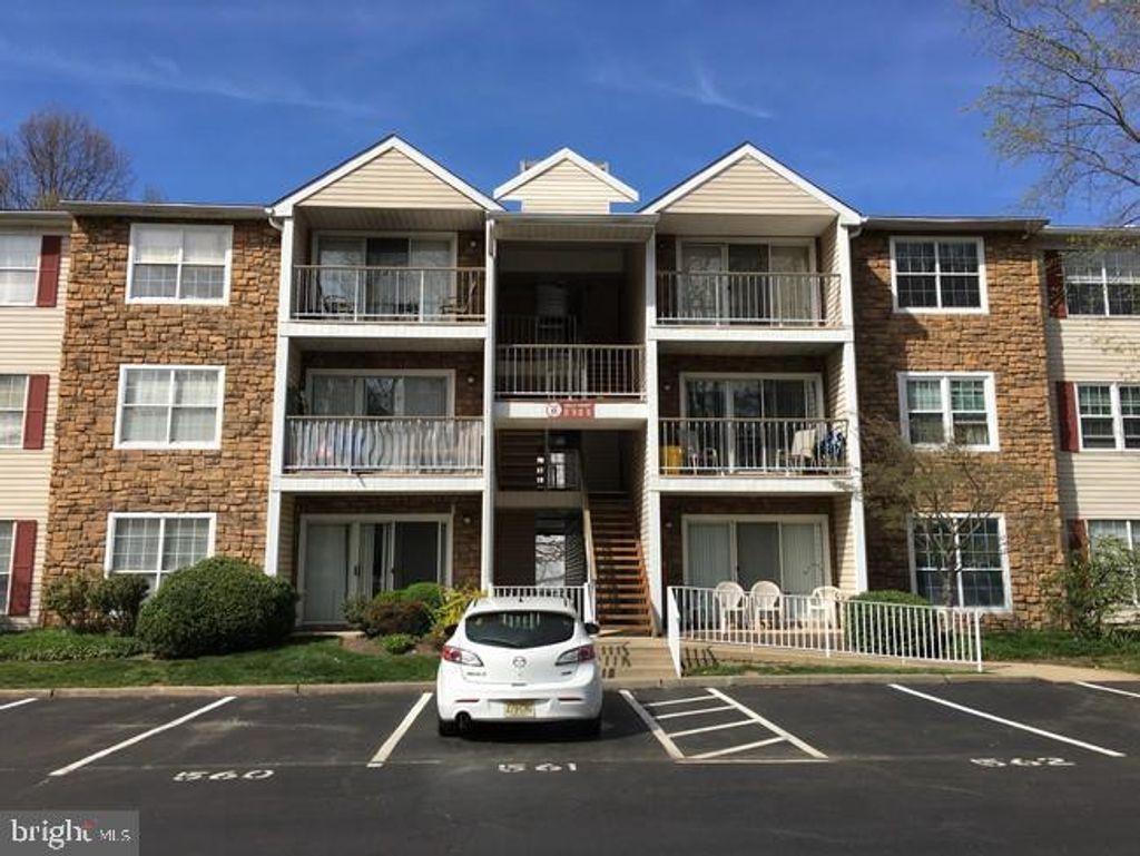 Photo of 16 Holly Court, HAMILTON TWP, NJ 08619 (MLS # NJME2068928)