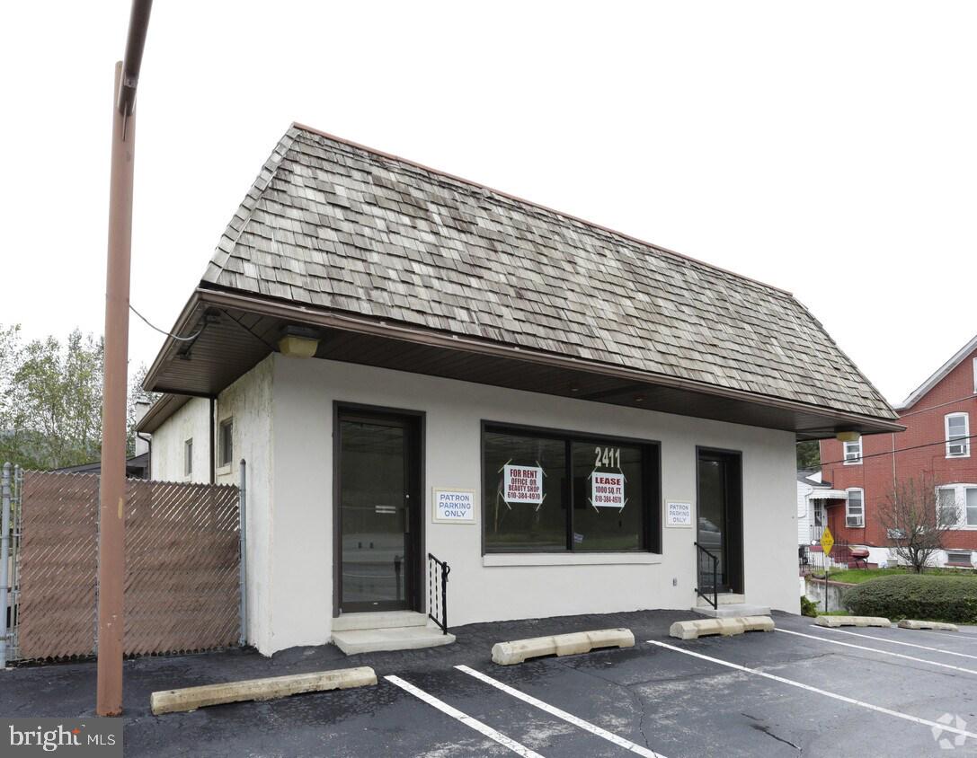 2411 E LINCOLN HIGHWAY