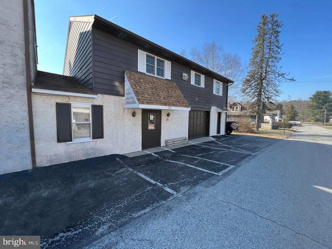 2411 E LINCOLN HIGHWAY