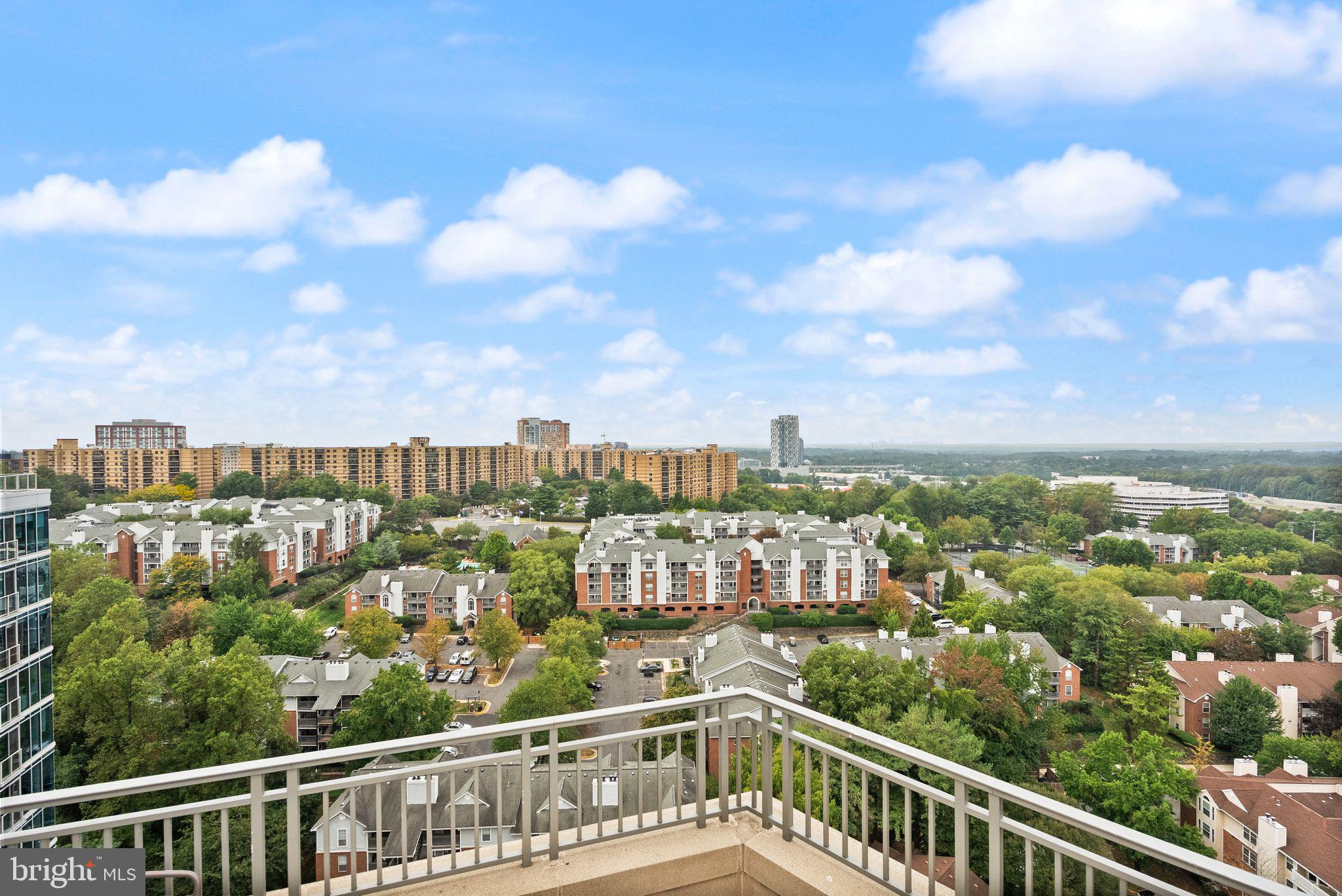 ONE PARK CREST CONDOMINIUM - Residential