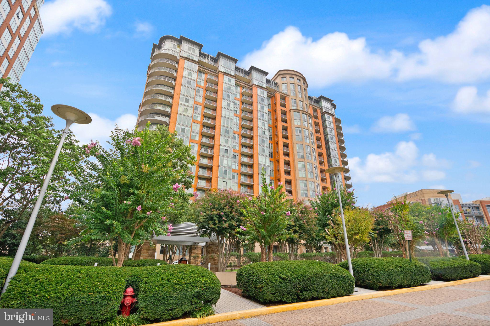 ONE PARK CREST CONDOMINIUM - Residential