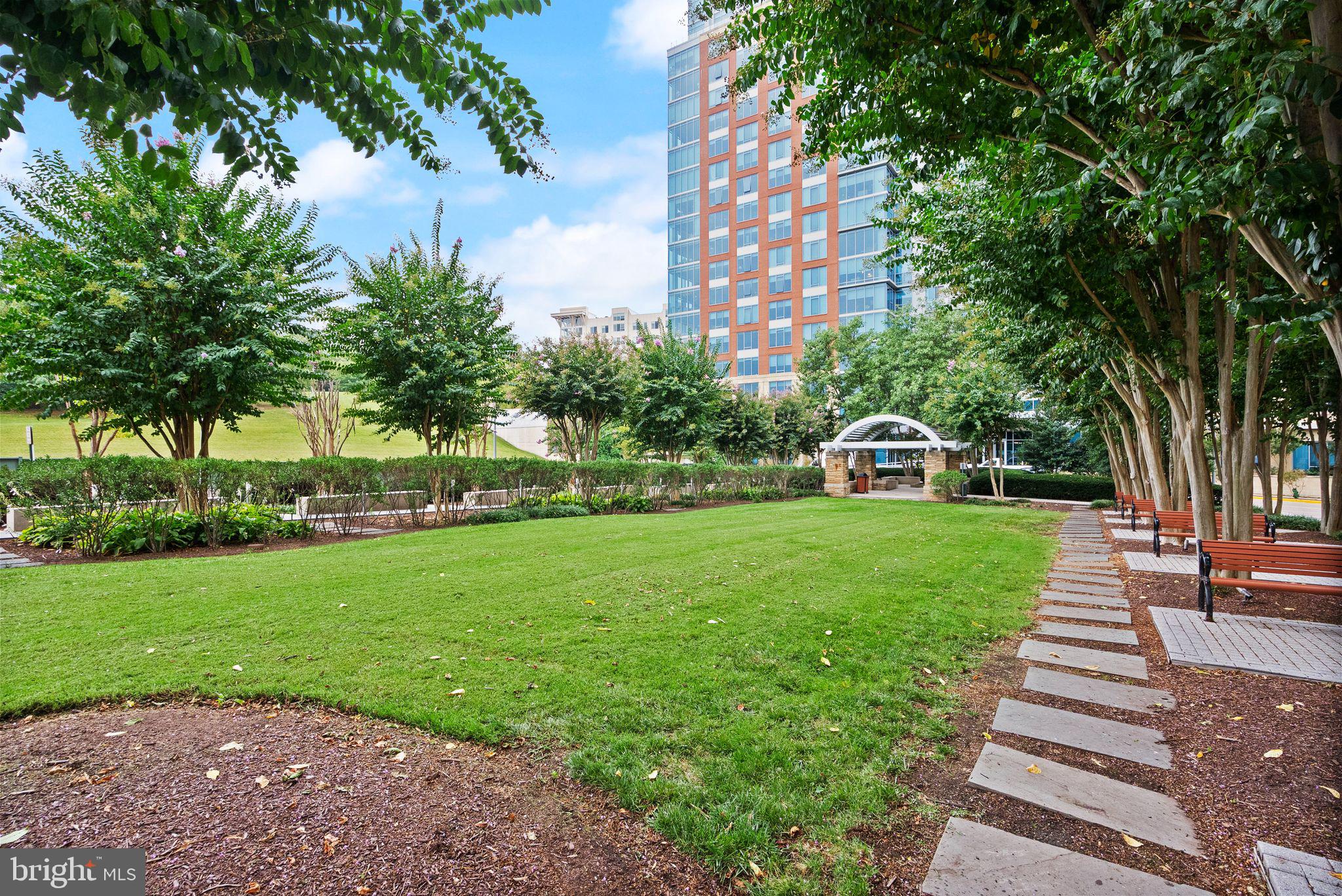 ONE PARK CREST CONDOMINIUM - Residential