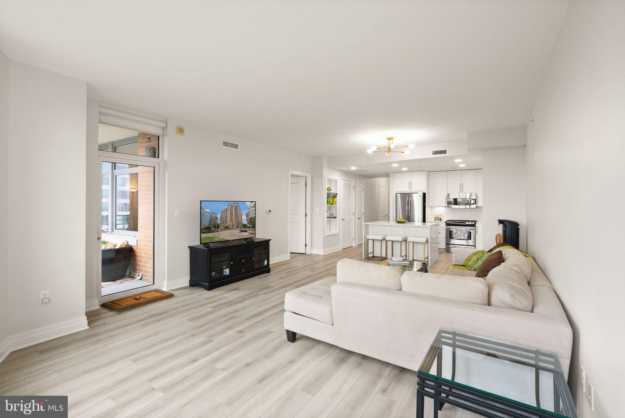 ONE PARK CREST CONDOMINIUM - Residential