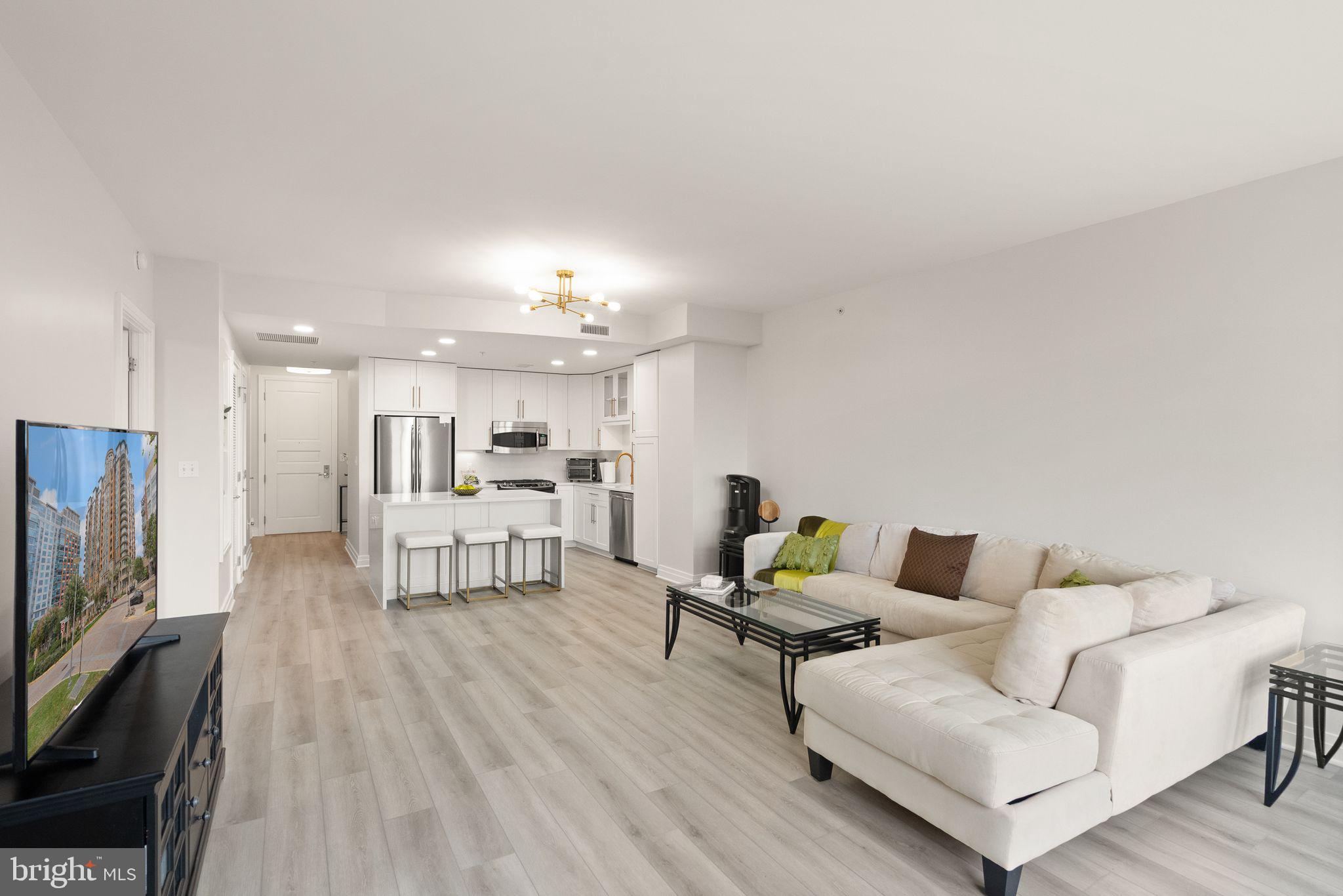 ONE PARK CREST CONDOMINIUM - Residential