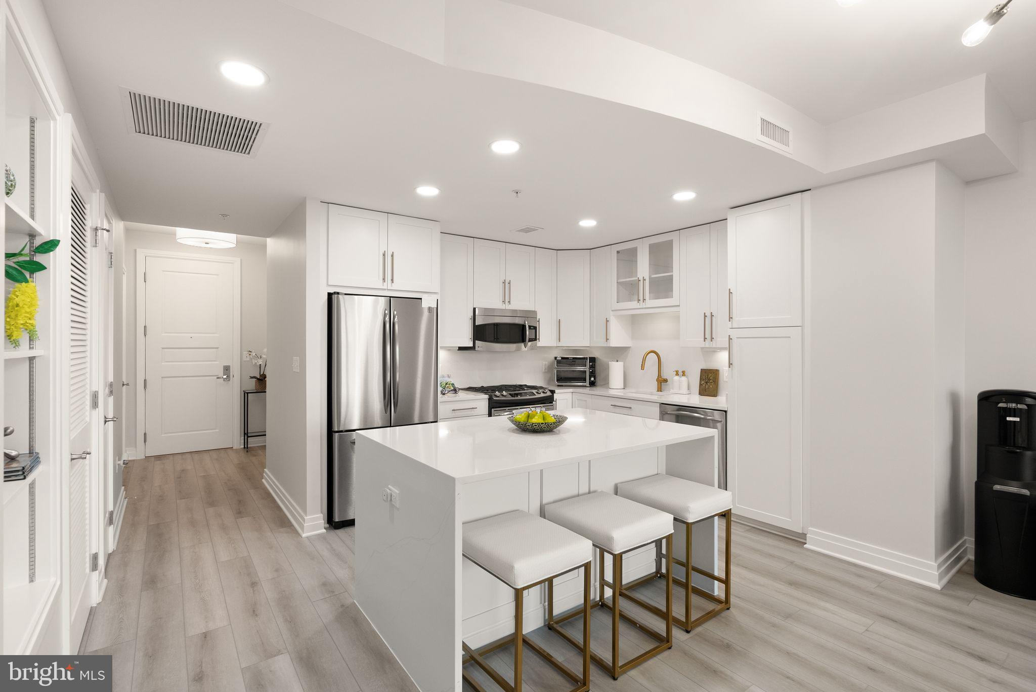 ONE PARK CREST CONDOMINIUM - Residential