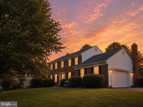 Photo of 2717 Mustang Drive, HERNDON, VA 20171 (MLS # VAFX2312524)
