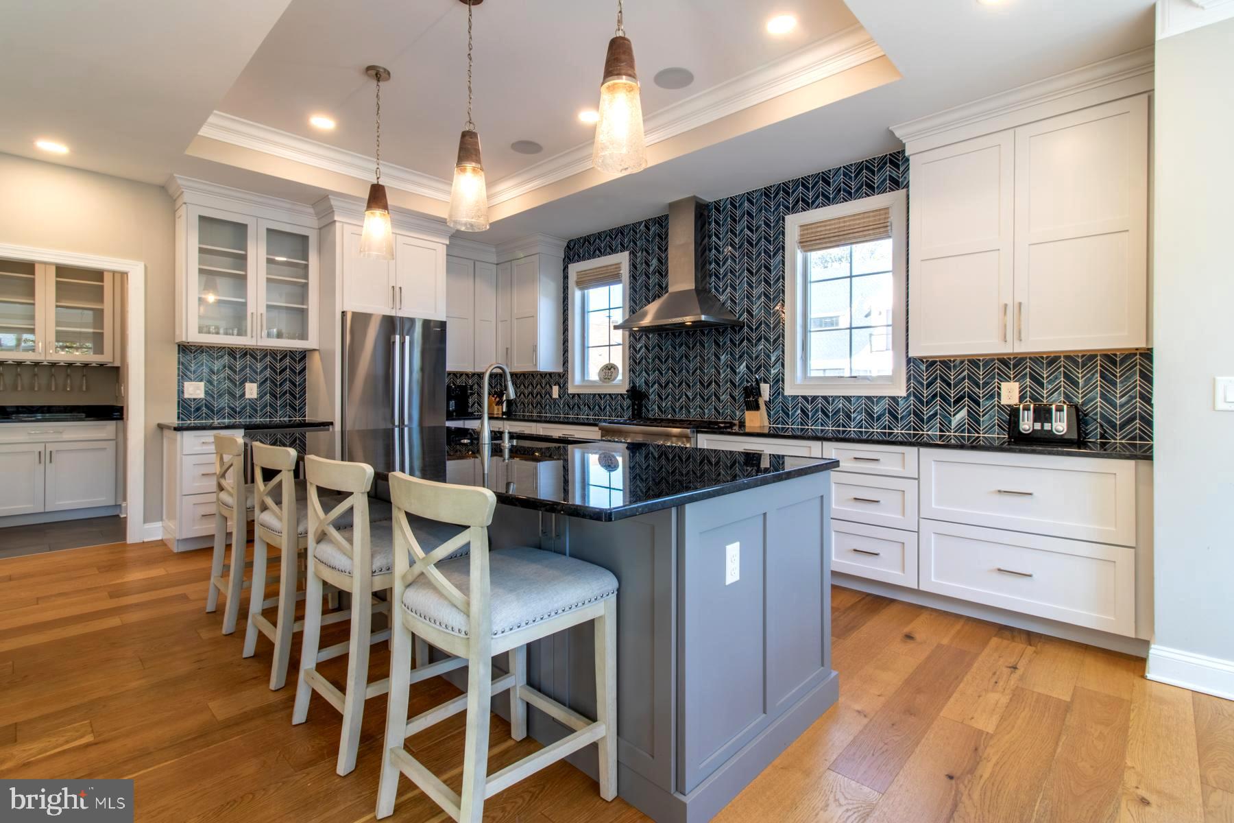 COUNTRY CLUB ESTATES - Residential