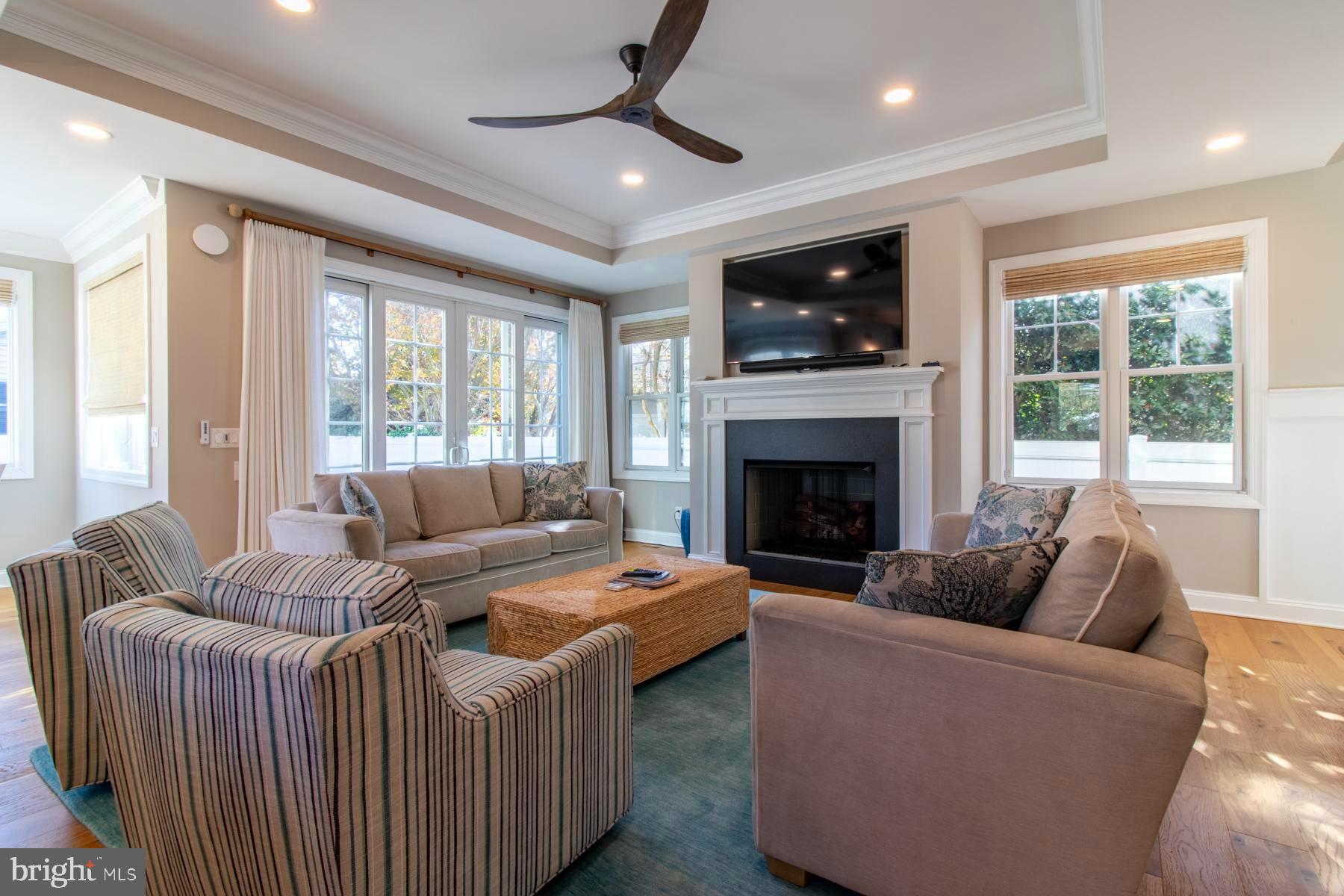 COUNTRY CLUB ESTATES - Residential