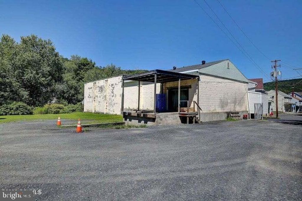 Photo of 510 S Pearl St, COAL TOWNSHIP, PA 17866 (MLS # PANU2002696)