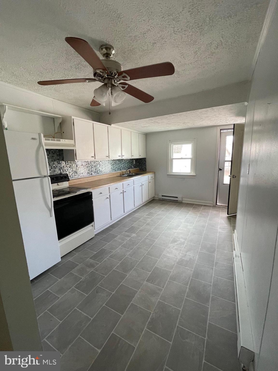 COLONIAL BEACH - Residential Lease