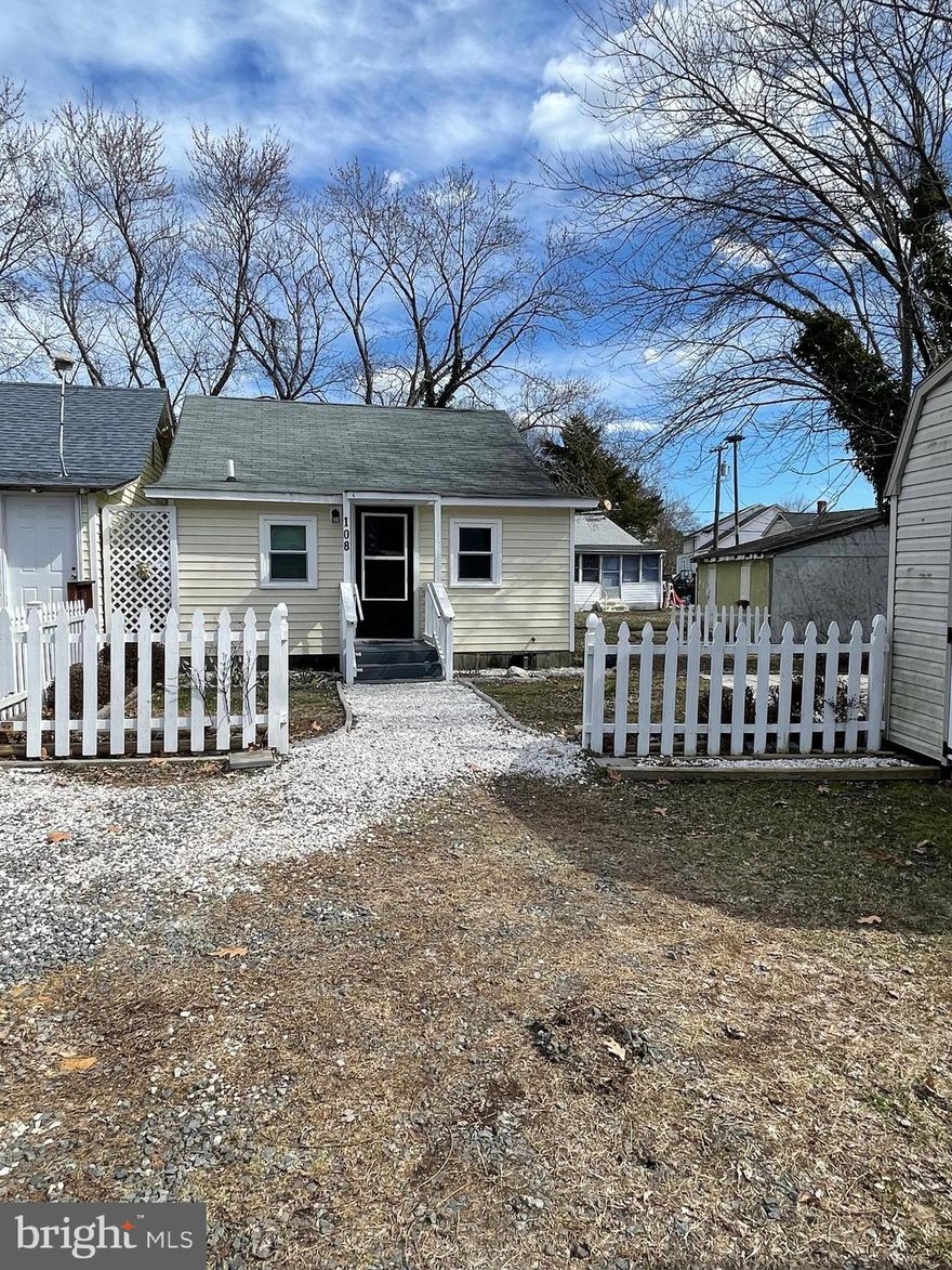 Cute Little Cottage just blocks away from the Boardwalk ....
Lots of Beach Events , Restaurant's, Ice Cream Stands and So Much more...Nothing like living at the Beach .
Especially when its in a Golf Cart Community !

No Washer/Dryer inside the Cottage but a Common Area for surrounding tenants ...no fee / not coin operated .  
Lease includes : Water/Sewer/Trash pick up ...and Lawn Care 

PETS: Cats Only W/ Pet Deposit & Pet Addendum . $250.00 
Must Have: Good Rental History & Proof Of Income

Available Late March