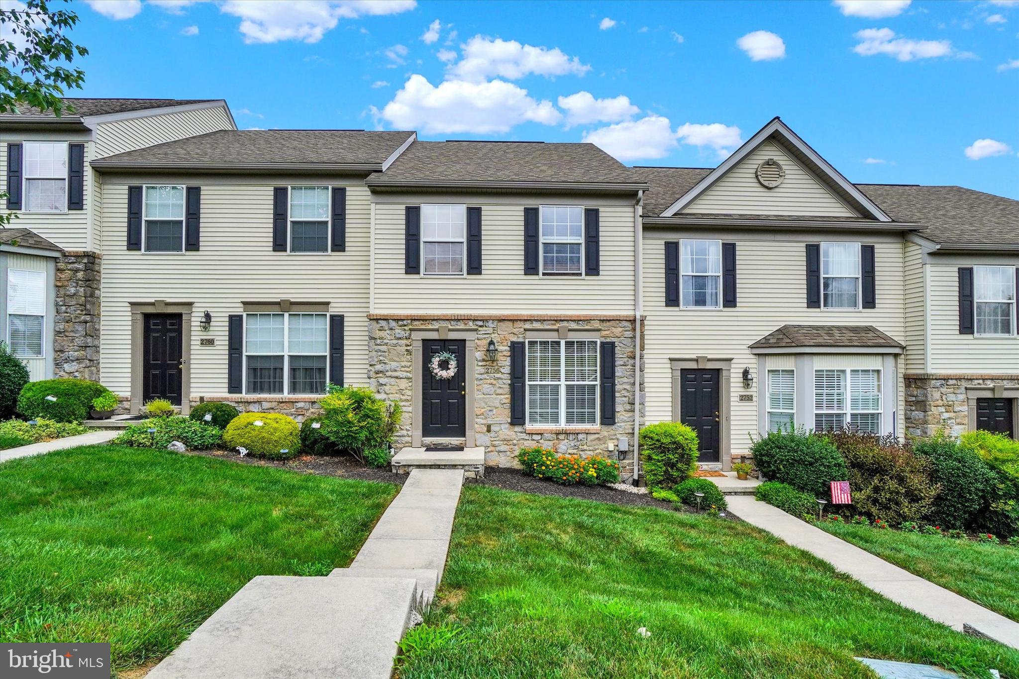 HUNT CLUB CONDOS - Residential