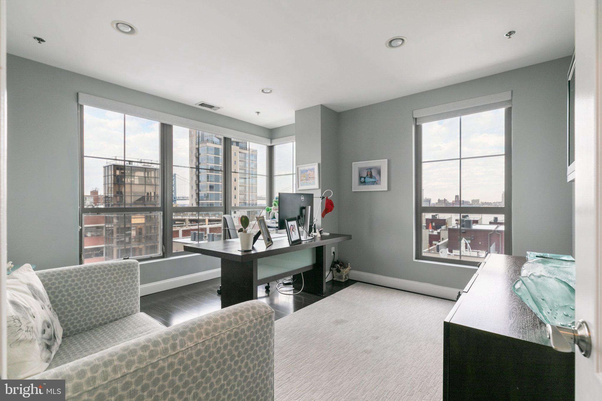 SOCIETY HILL - Residential