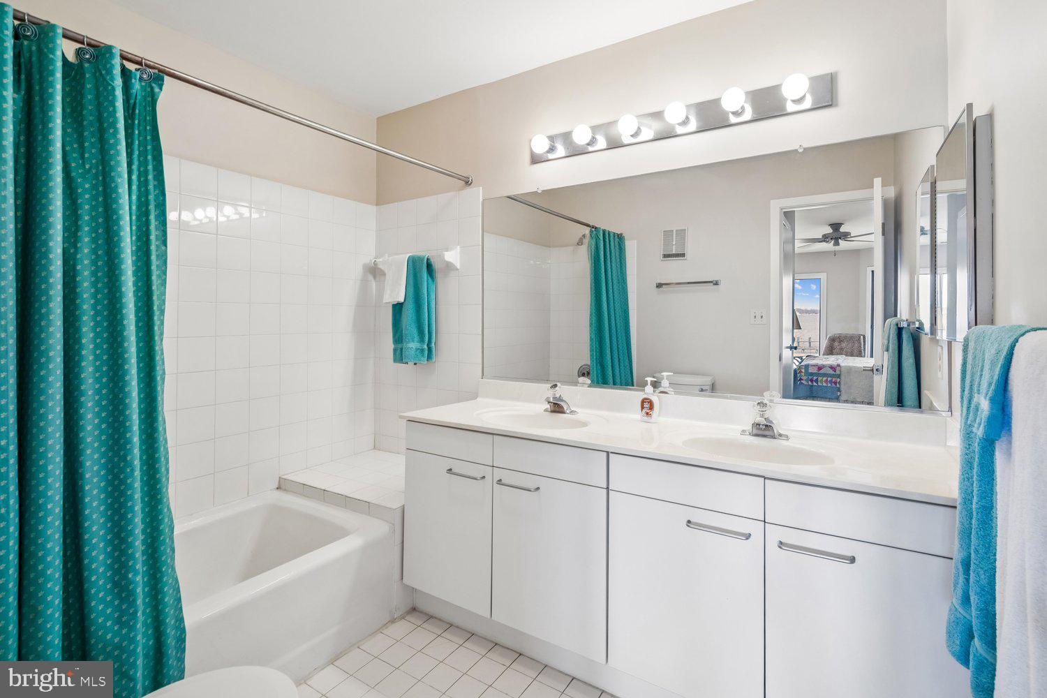 CHESAPEAKE HARBOUR - Residential