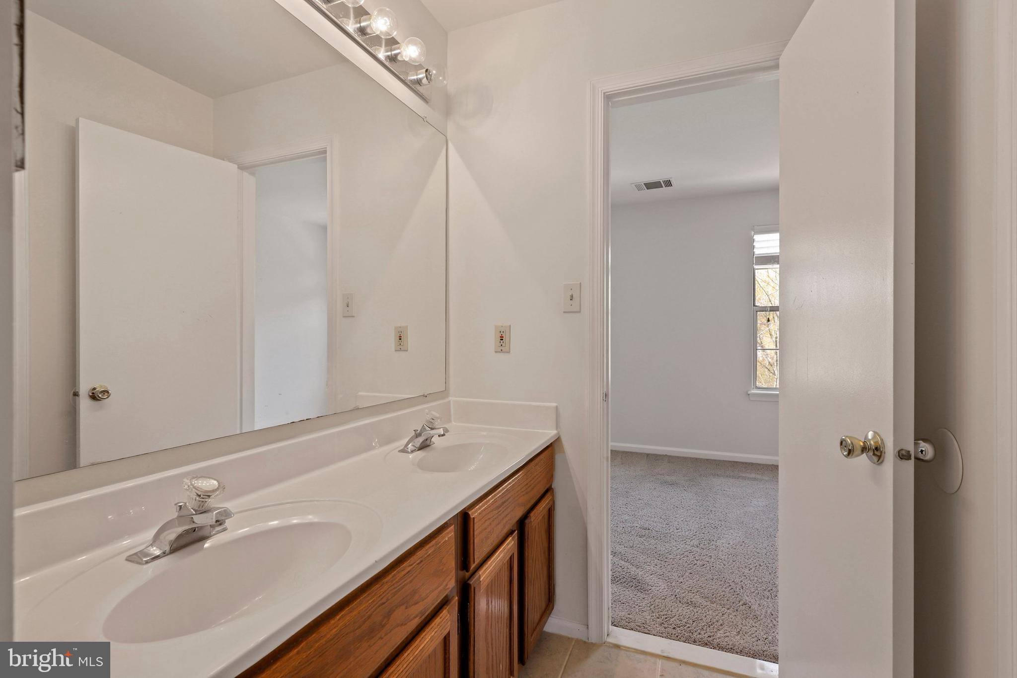 WINSLOW CHASE - Residential