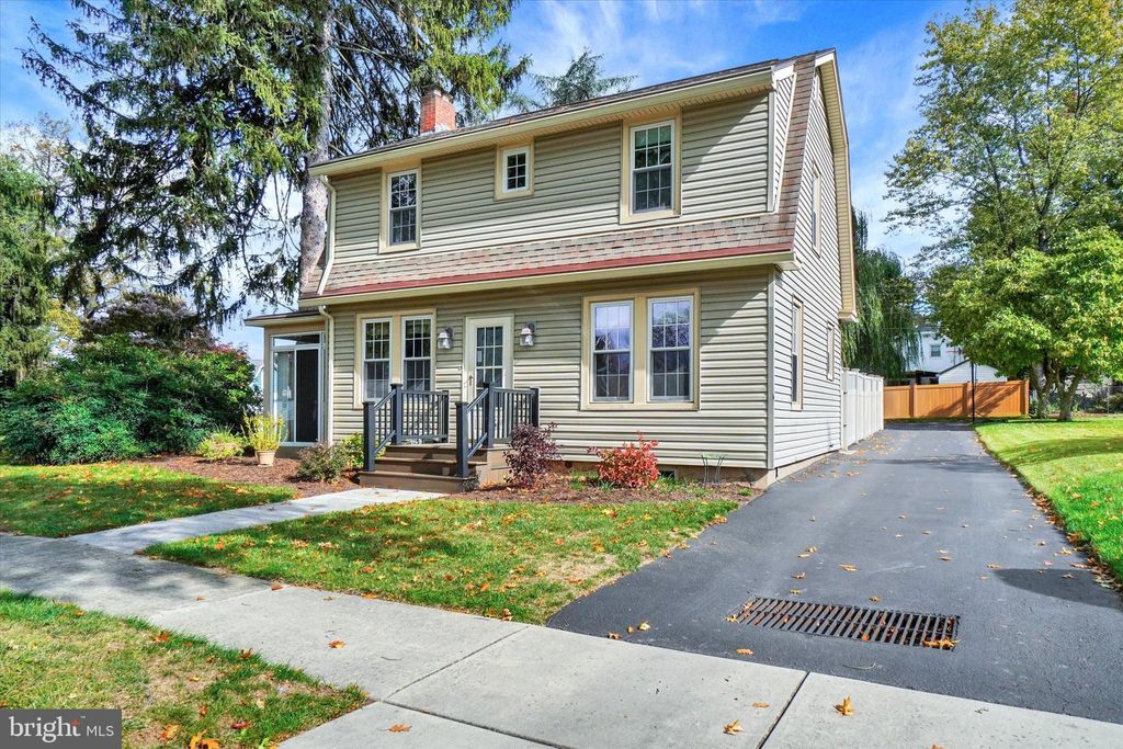 Photo of 105 Pinehurst Road, YORK, PA 17402 (MLS # PAYK2092464)