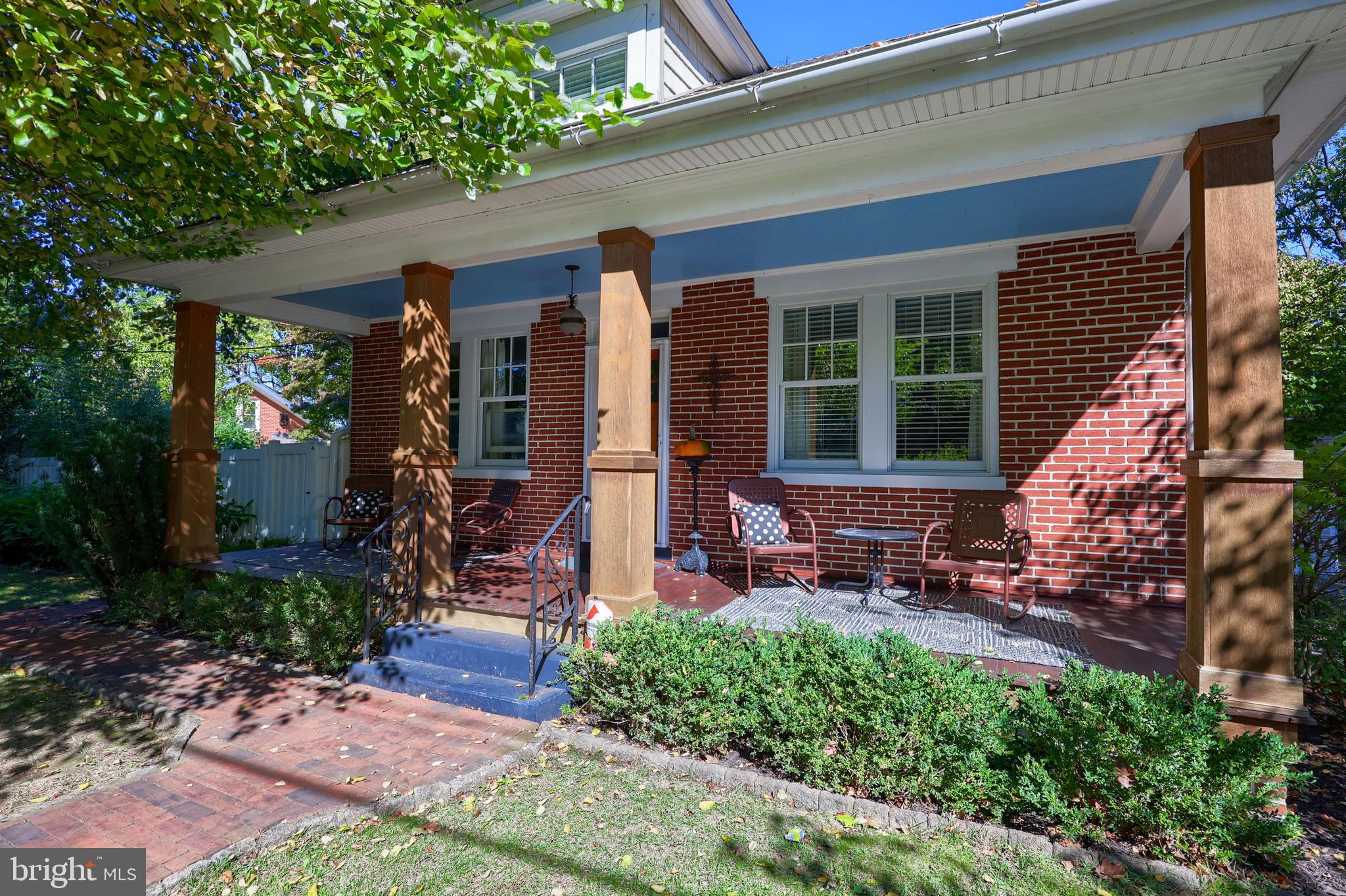 9 ROSELLE AVENUE