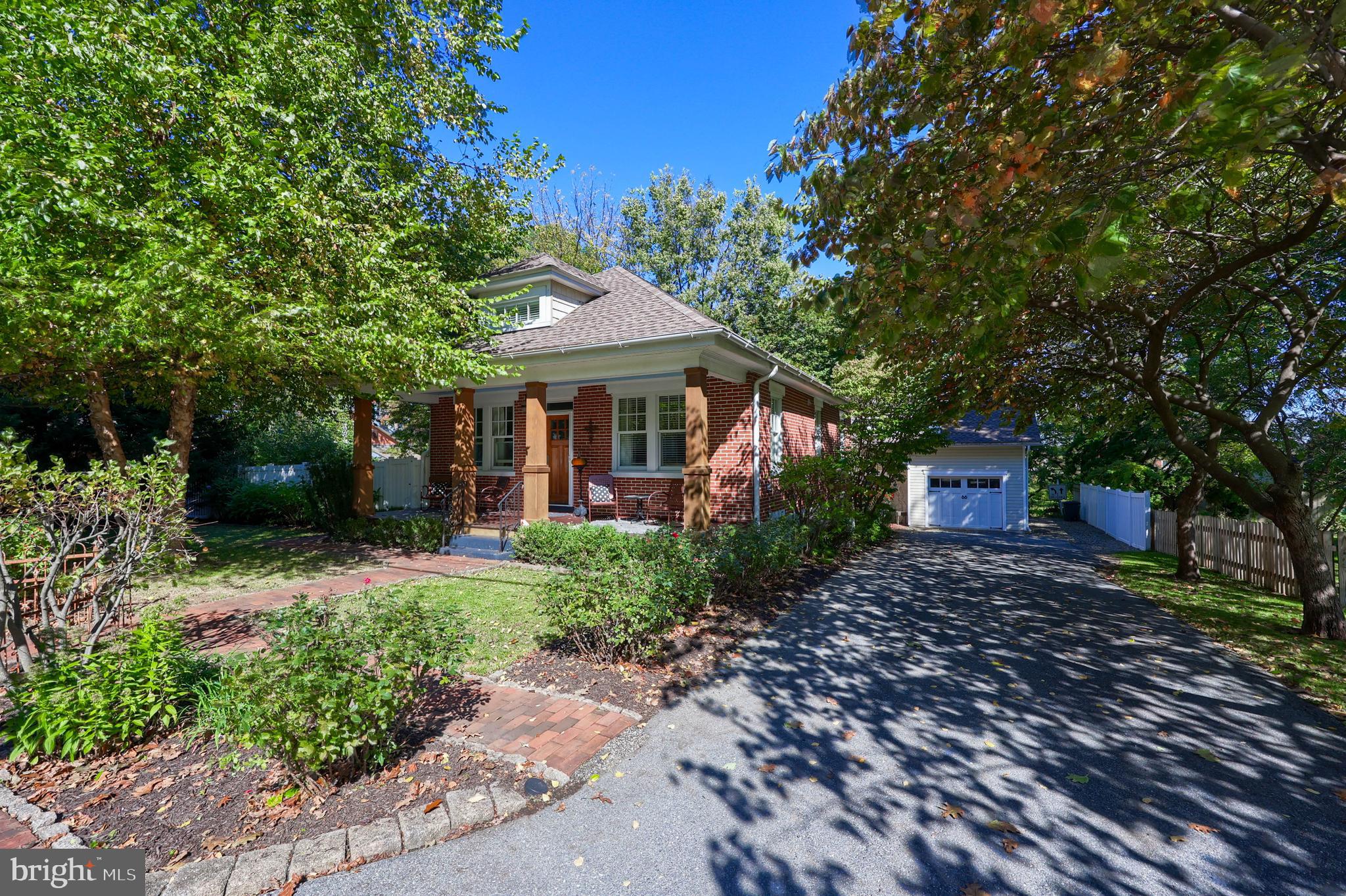 9 ROSELLE AVENUE