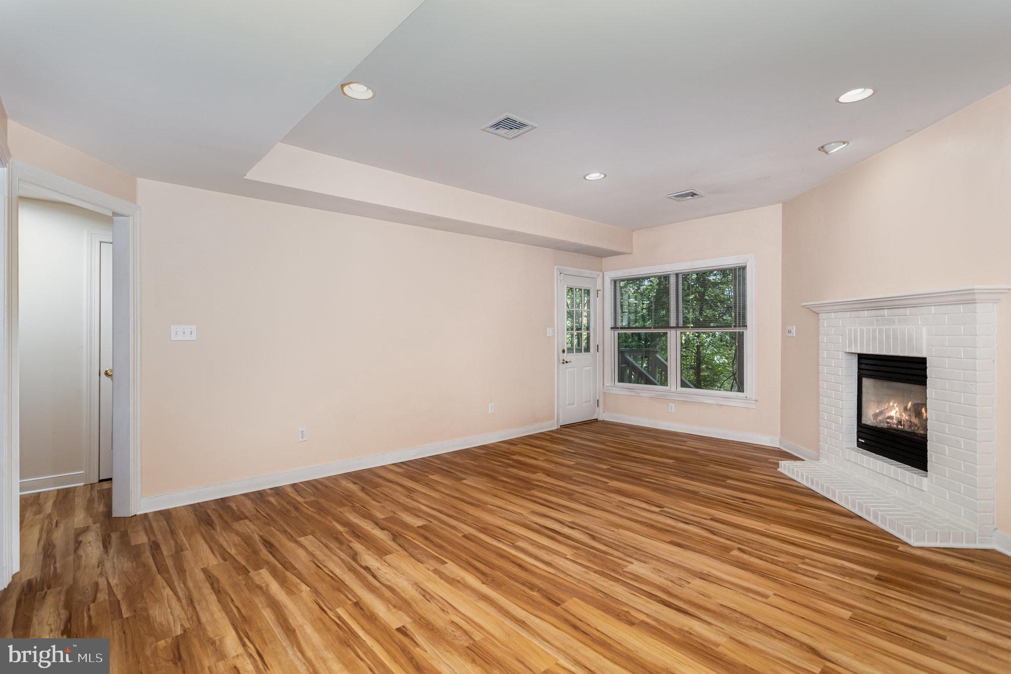 MOUNTAINDALE - Residential