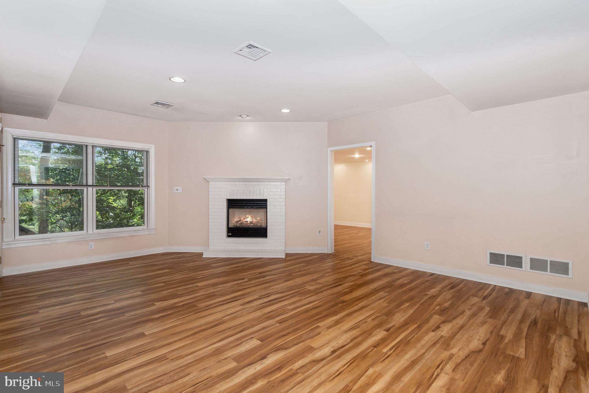 MOUNTAINDALE - Residential