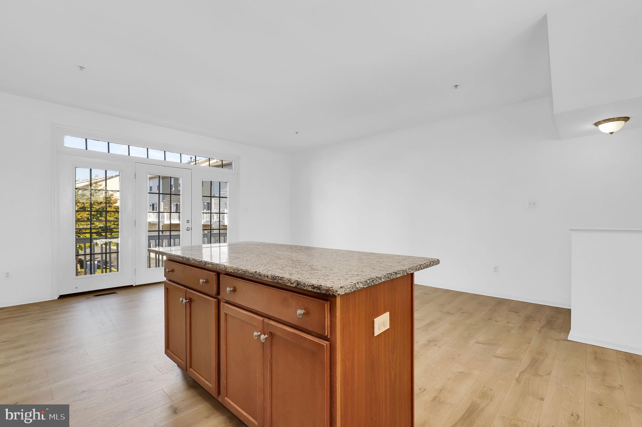 MARKET SQUARE - Residential