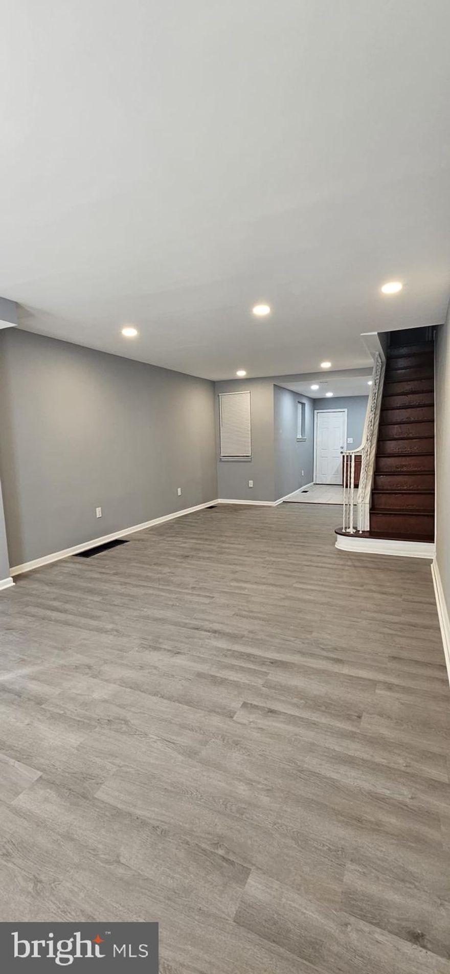 Welcome to 719 E Hilton! This fully renovated home is ready for you. It includes a spacious living and dining room, 3 bedrooms, 1 full bathroom, and a new kitchen with walk-out access to the rear yard. Upgrades include a stack system, hydraulic and electrical improvements, new lighting and new electrical panel. The full basement offers great height and potential for finishing. 
Schedule your show today to see this remarkable property!