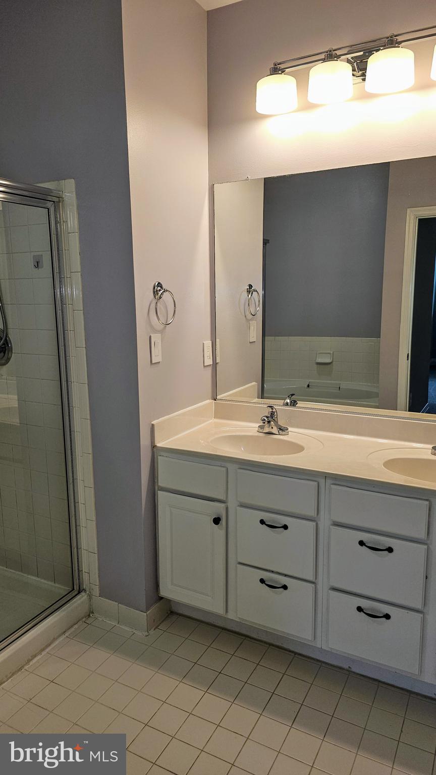 RIVER COLONY - Residential Lease