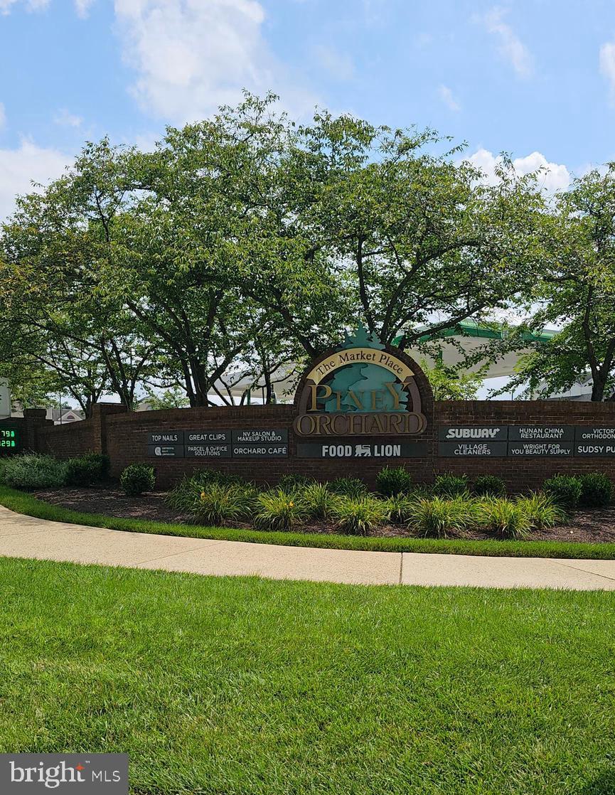 RIVER COLONY - Residential Lease